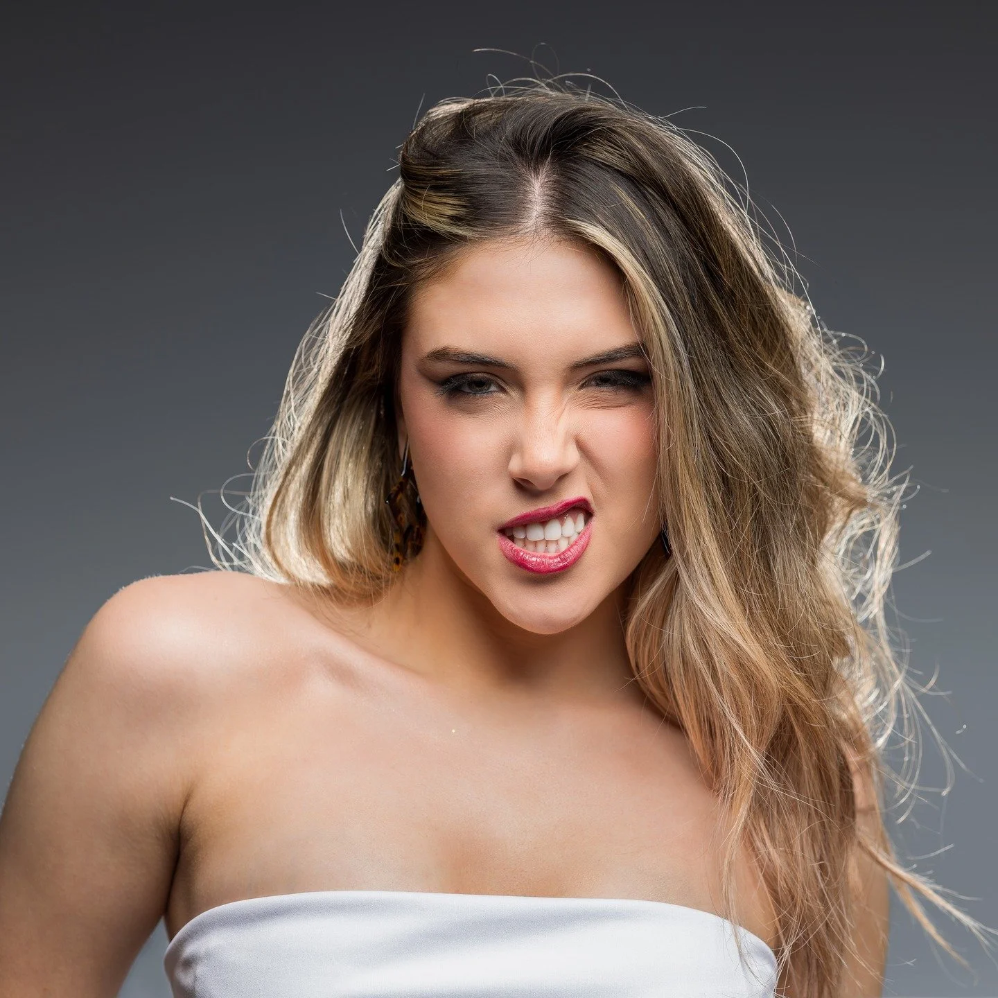 Sesión de Fotos.
Modelo: @luanahargain_
Maquillaje: @padilla_makeup
PH: @appleboyproductions
Estudio: @appleboy_studios