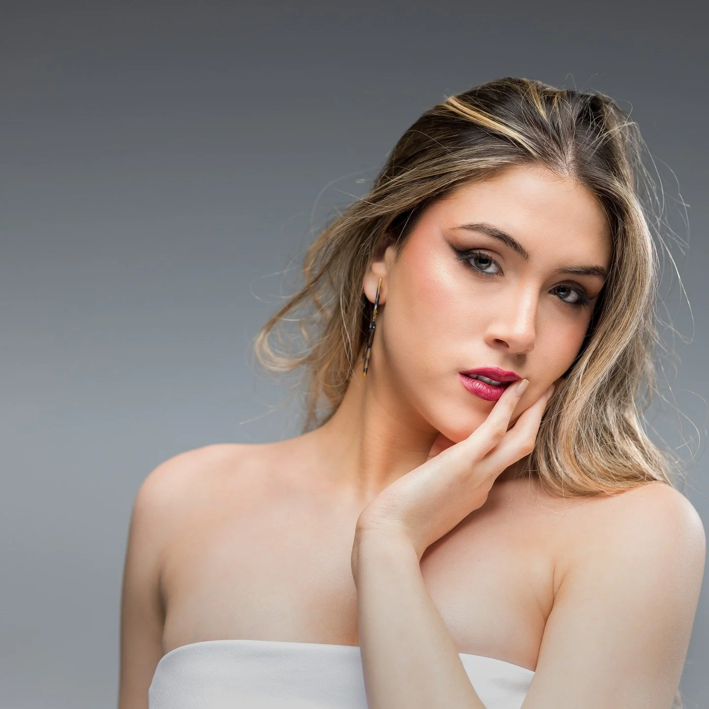 Sesión de Fotos.
Modelo: @luanahargain_
Maquillaje: @padilla_makeup
PH: @appleboyproductions
Estudio: @appleboy_studios