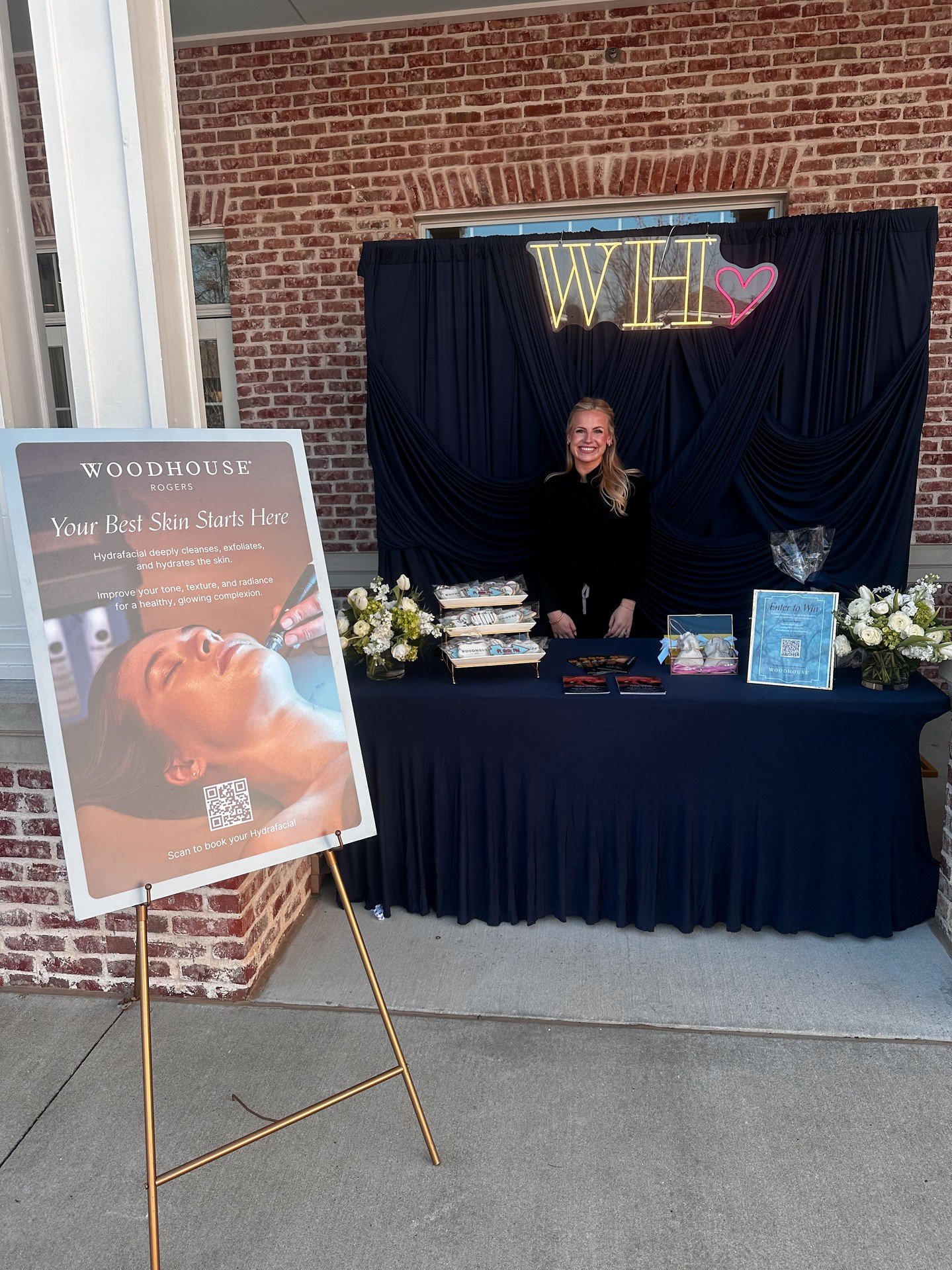 We loved spending the afternoon at Pi Phi Mom&rsquo;s Weekend at the University of Arkansas ✨
ㅤ
It was so fun meeting everyone and sharing a little Woodhouse glow.
ㅤ
Congratulations to our giveaway winner, Megan Bull. We can&rsquo;t wait to welcome y