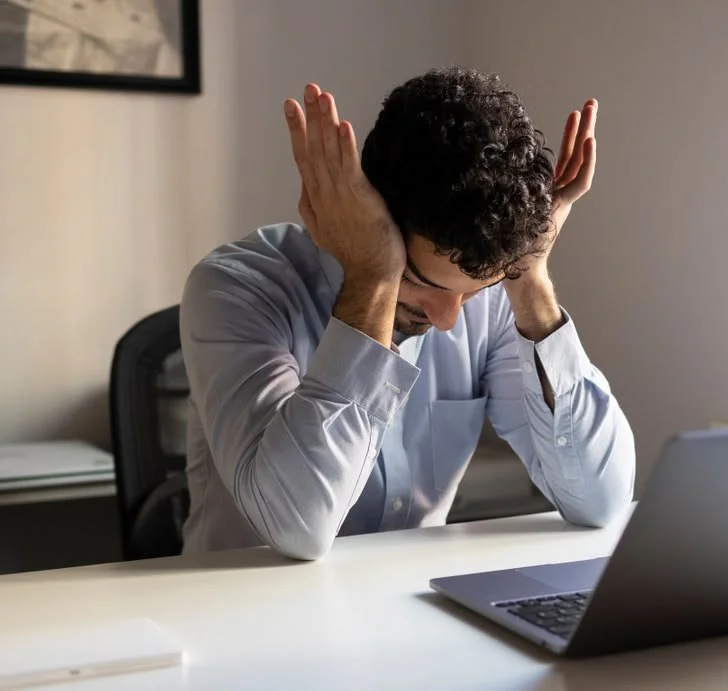 Understanding Negative Thinking Loops: How Our Minds Trap Us and How Therapy Can Help