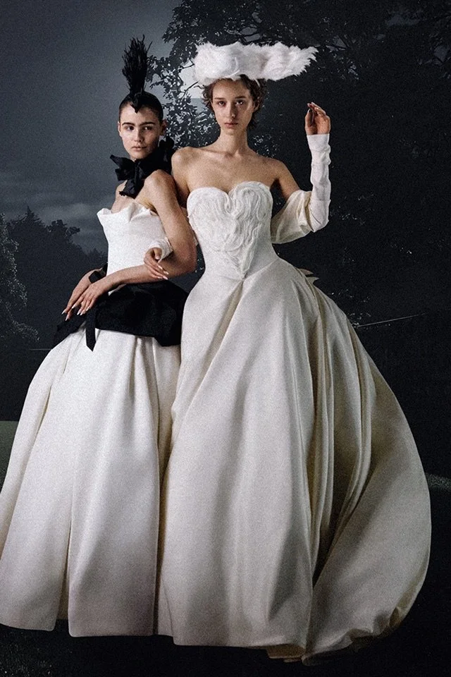 Vera Wang Haute Bridal 2026: arquitectura emocional, volumen fantasma y el nuevo lenguaje de la novia contemporánea