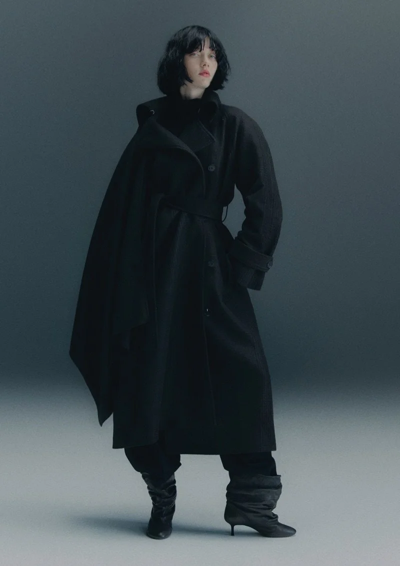 H&amp;M Studio Holiday 2025: brillo, minimalismo brutal y moda festiva con actitud editorial