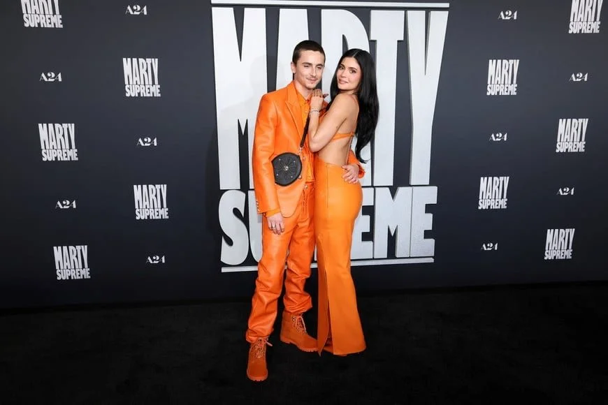 Kylie Jenner y Timothée Chalamet incendian Hollywood: el dúo naranja que reescribe el dress code de las premieres