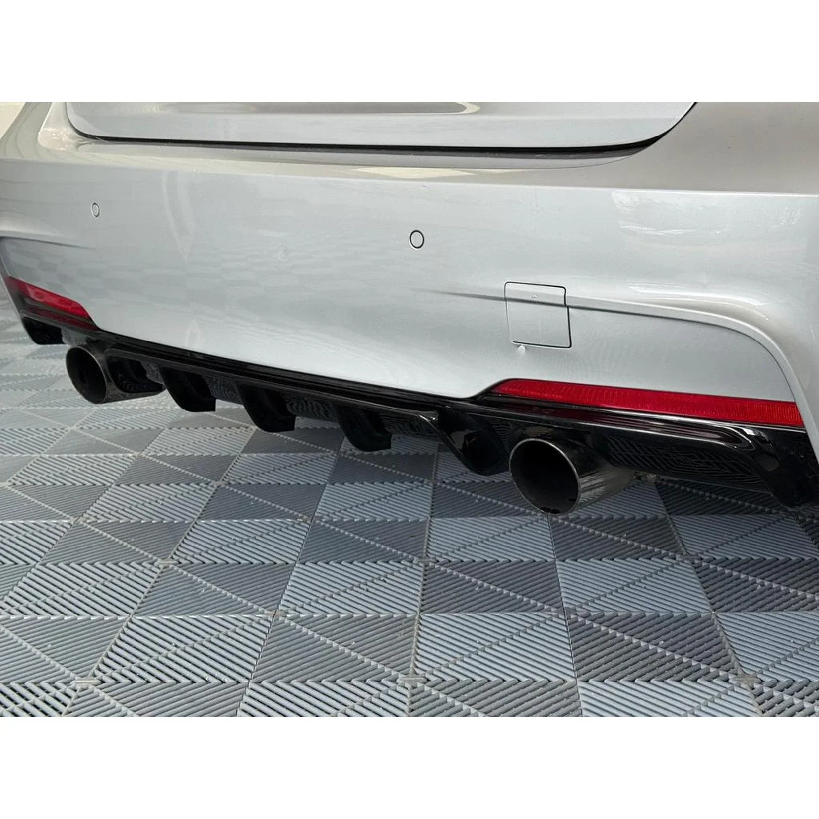 bmw-3-series-f30-rear-diffuser-v3-gloss-black-4.webp