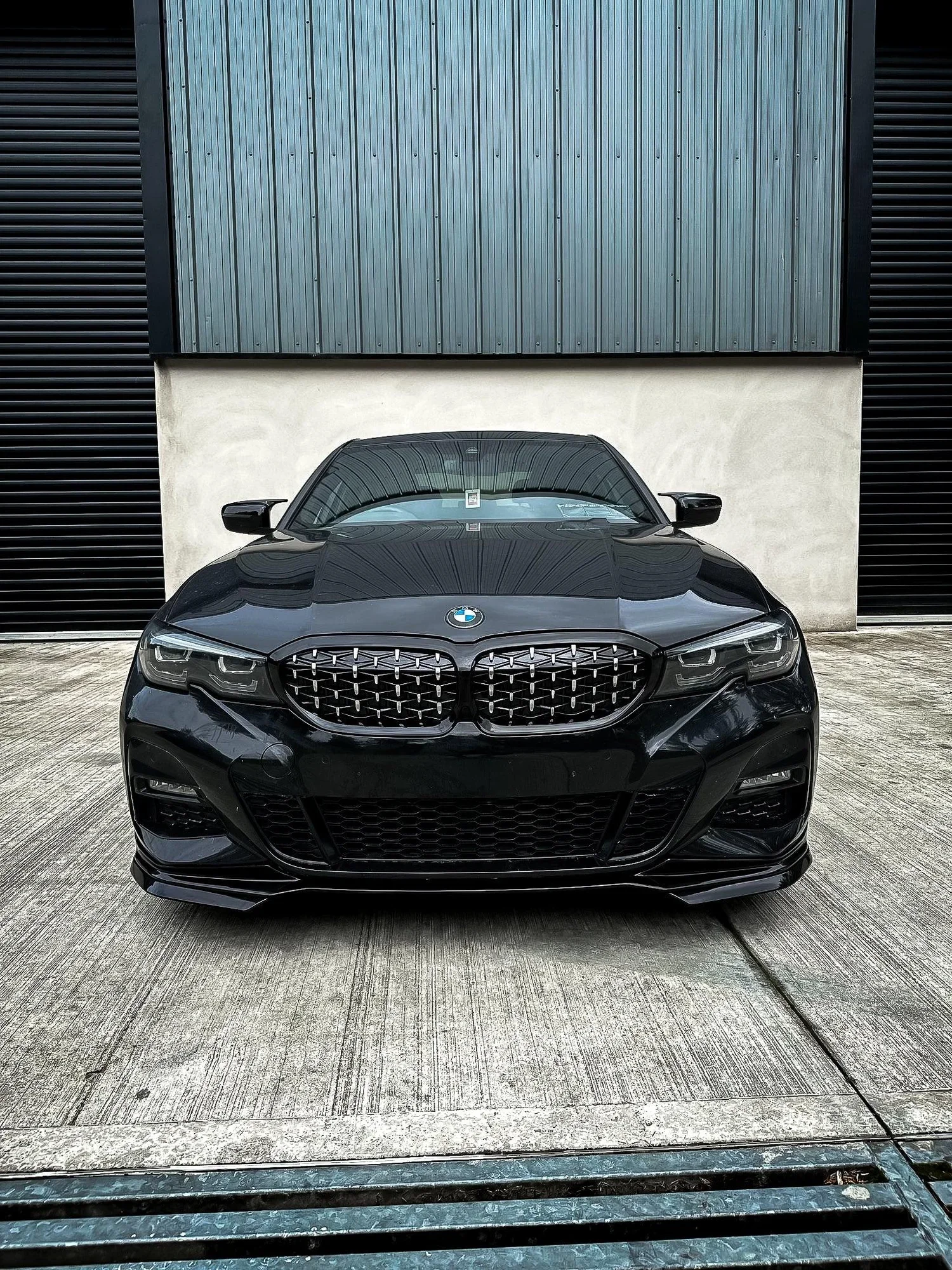 bmw-3-series-g20-front-grille-gloss-black-001-2.webp