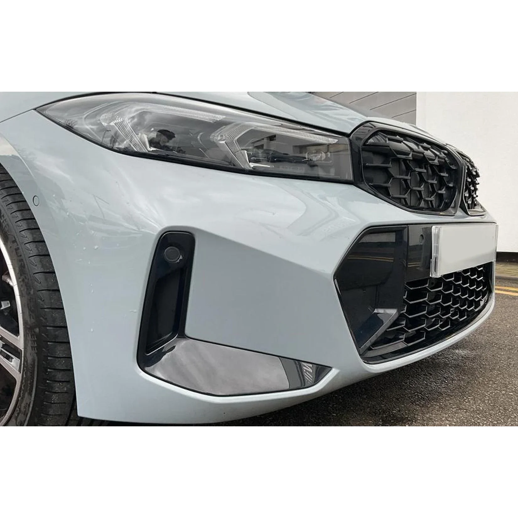 bmw-3-series-g20-front-grille-honeycomb-gloss-black-3.webp