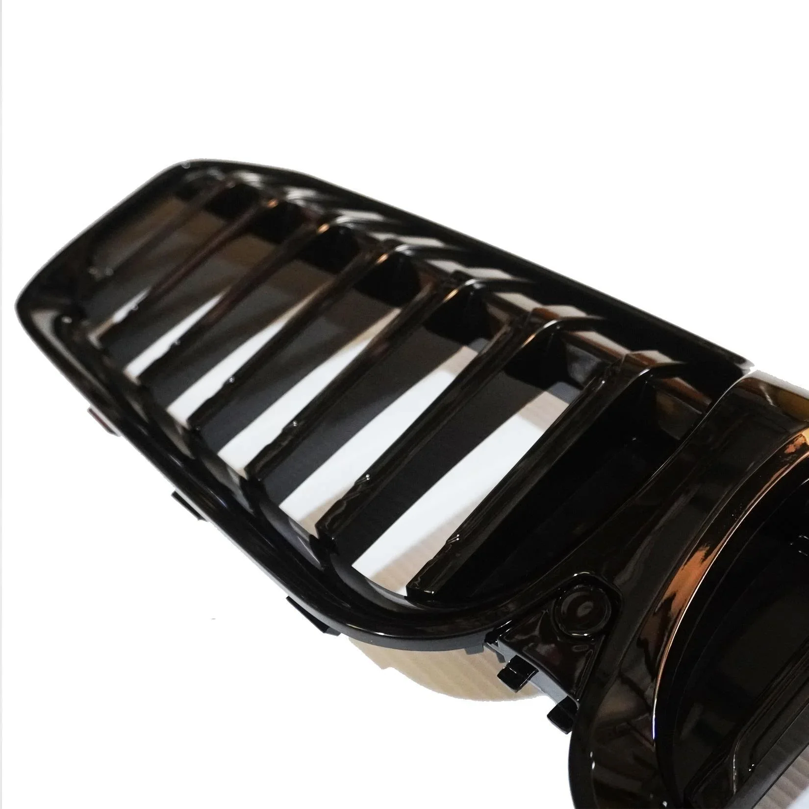 bmw-3-series-g20-front-grille-single-slat-gloss-black-6.webp