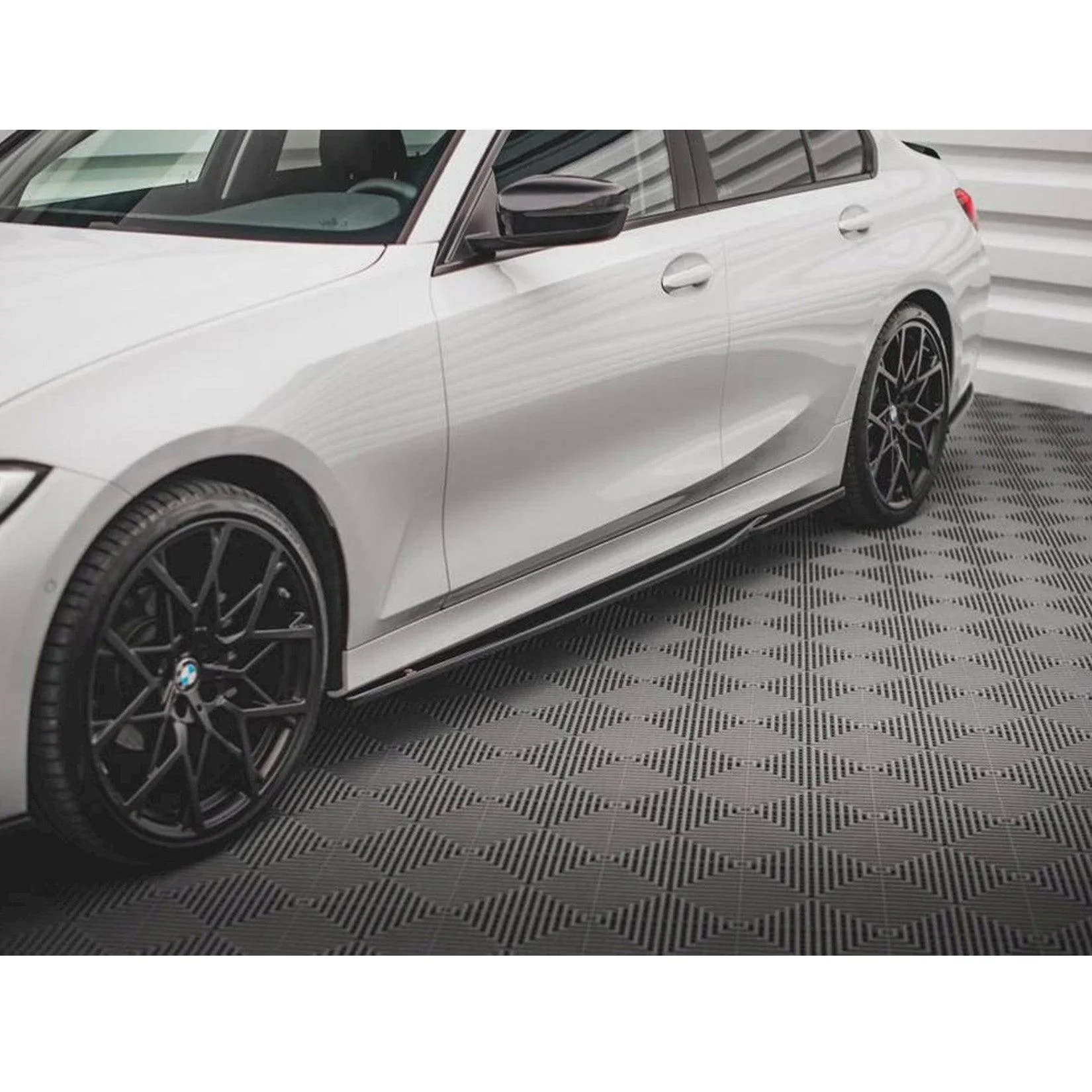 bmw-3-series-g20-side-skirts-gloss-black-3.webp