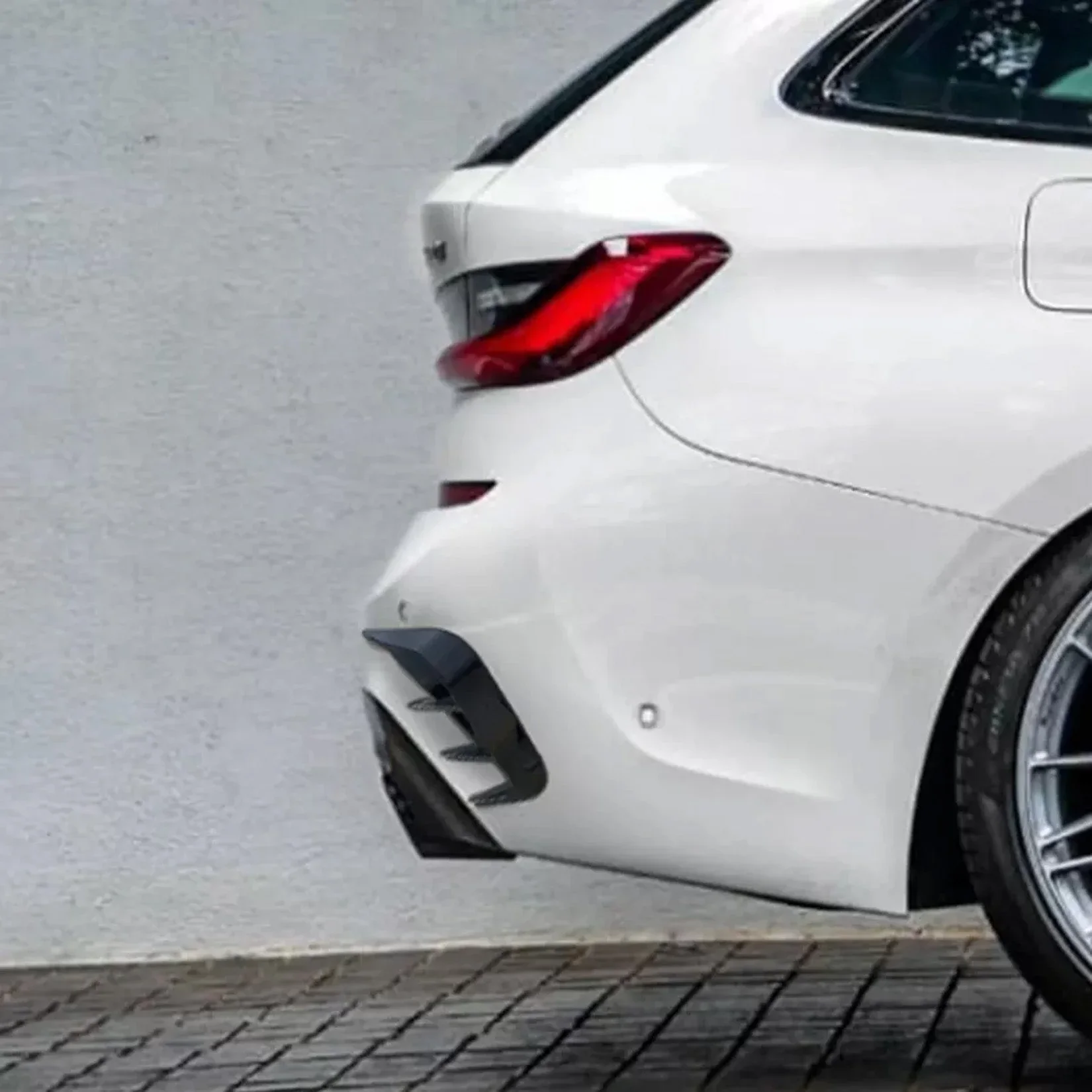 bmw-3-series-g21-vents-gloss-black-4.webp