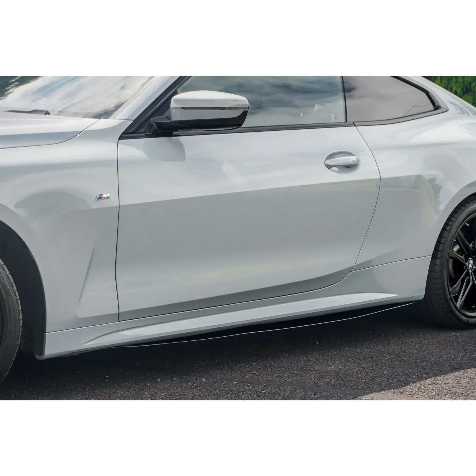 bmw-4-series-g22-side-skirts-gloss-black-1.webp