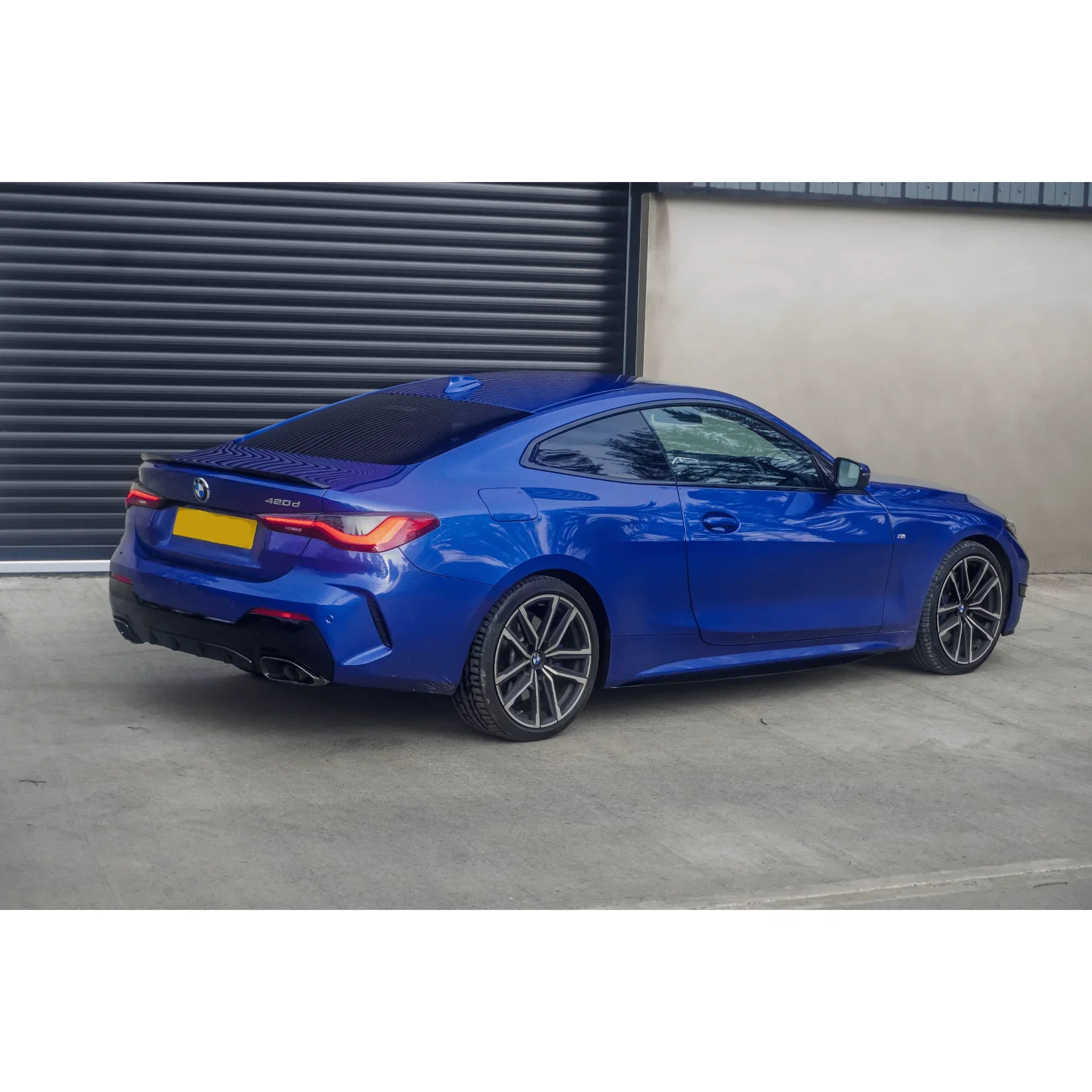 bmw-4-series-g22-side-skirts-gloss-black-10.webp