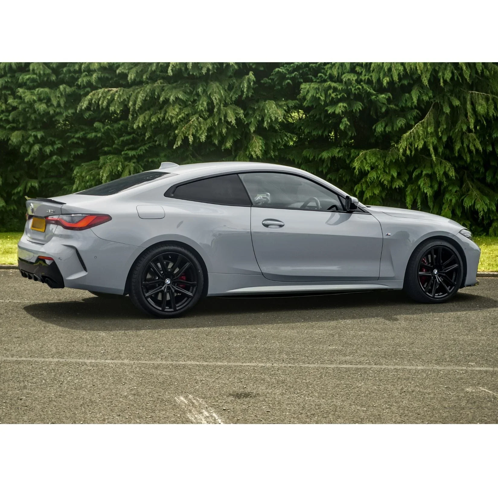 bmw-4-series-g22-side-skirts-gloss-black-5.webp