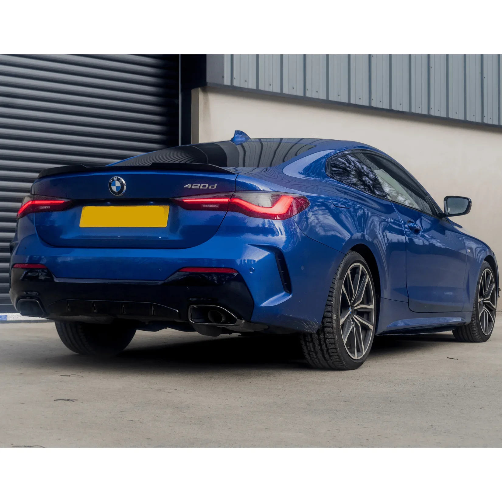 bmw-4-series-g22-side-skirts-gloss-black-6.webp