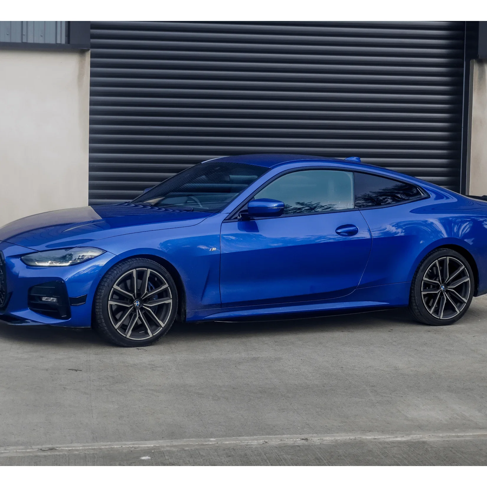 bmw-4-series-g22-side-skirts-gloss-black-7.webp