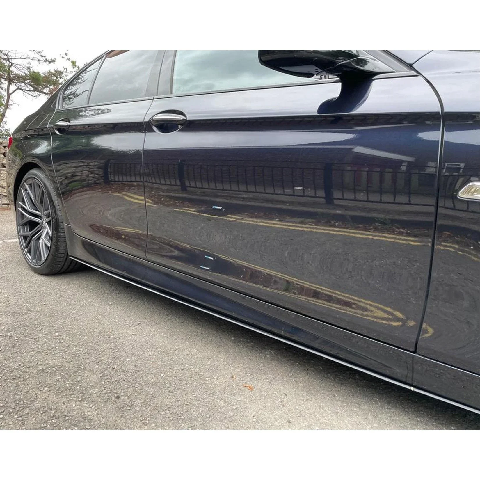 bmw-5-series-f10-side-skirts-gloss-black-1.webp