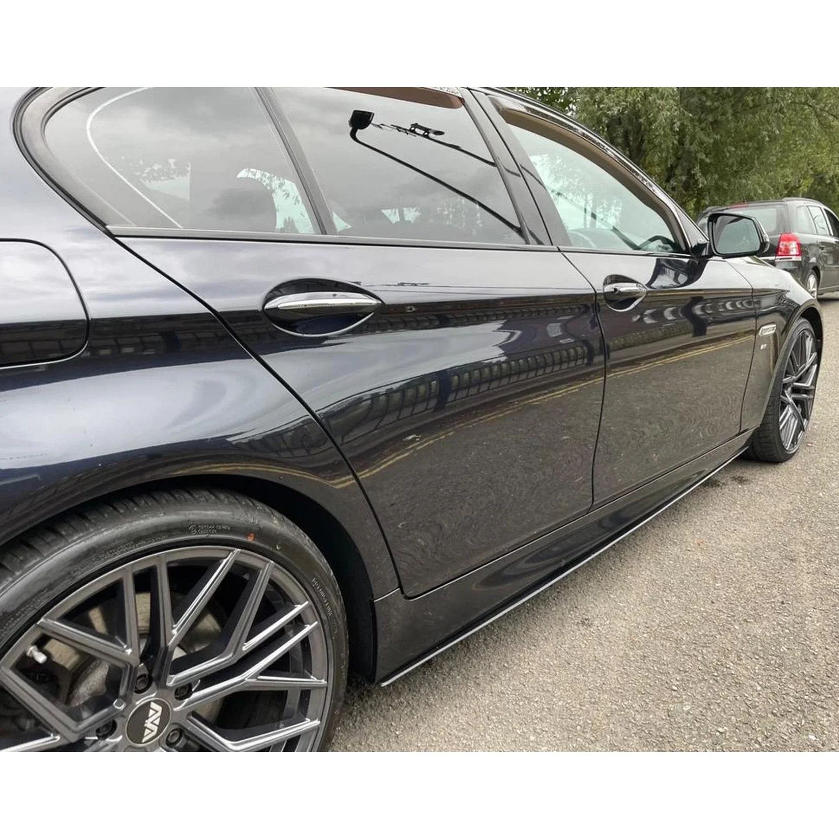 bmw-5-series-f10-side-skirts-gloss-black-4.webp