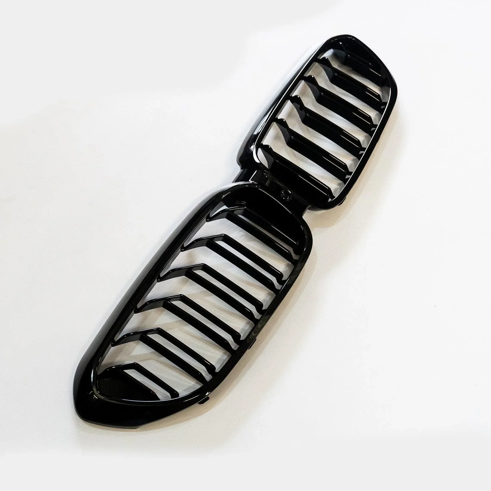 bmw-5-series-g30-front-grille-m5-style-v1-gloss-black-2.webp
