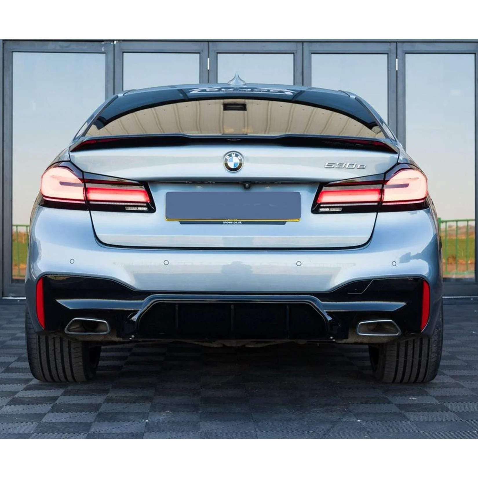 bmw-5-series-g30-rear-diffuser-m5-style-gloss-black-11.webp