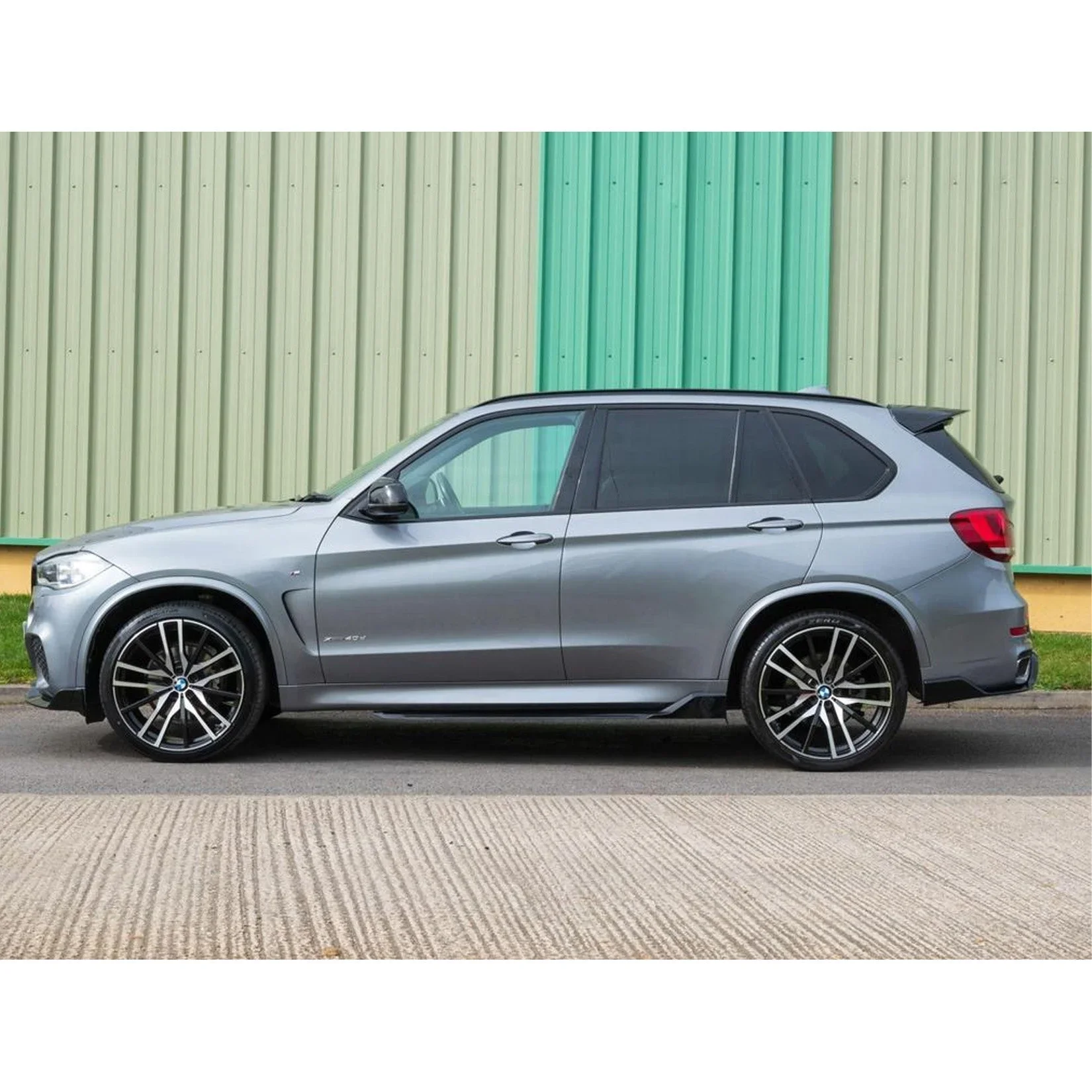 bmw-x5-f15-full-body-kit-black-knight-gloss-2.webp
