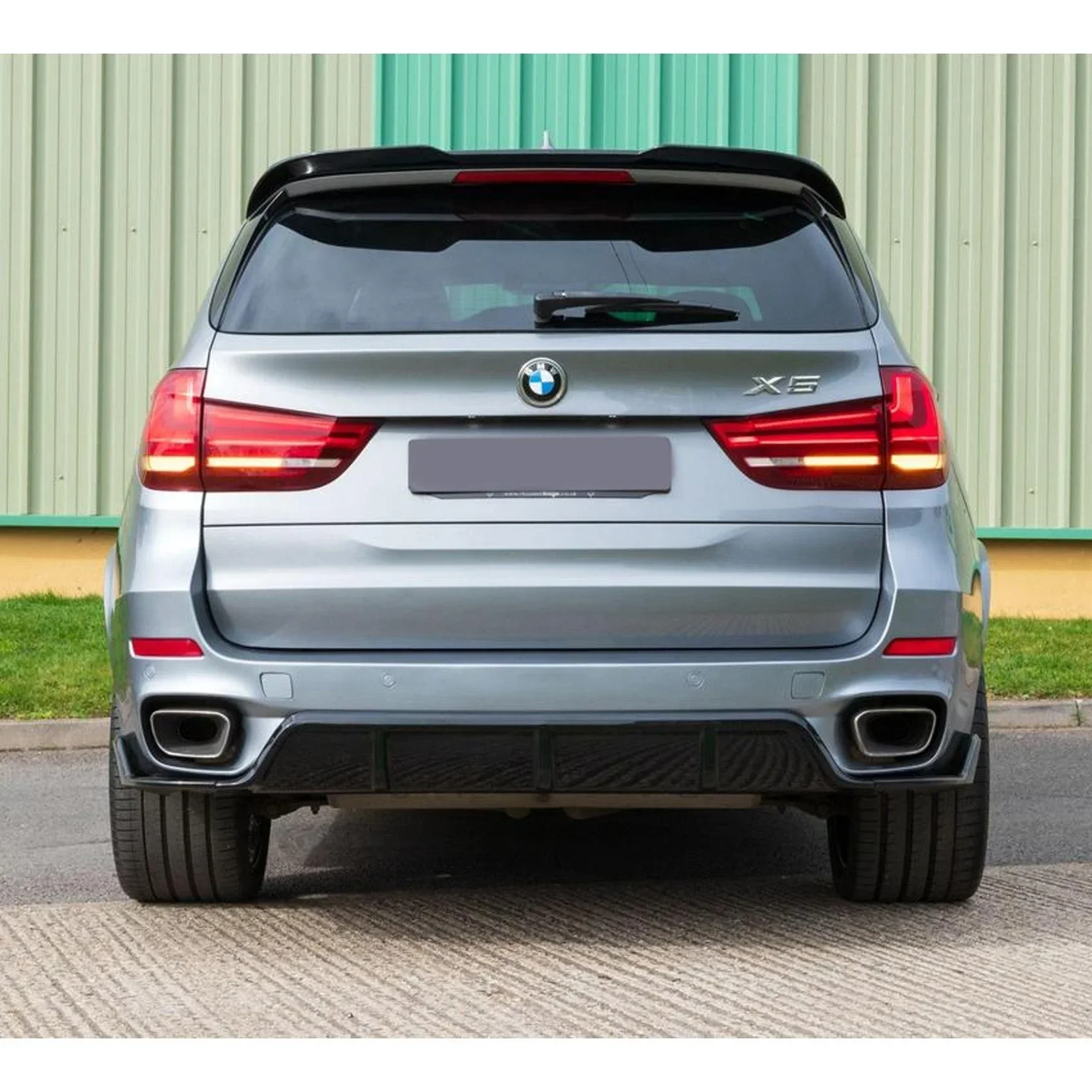 bmw-x5-f15-full-body-kit-black-knight-gloss-3.webp