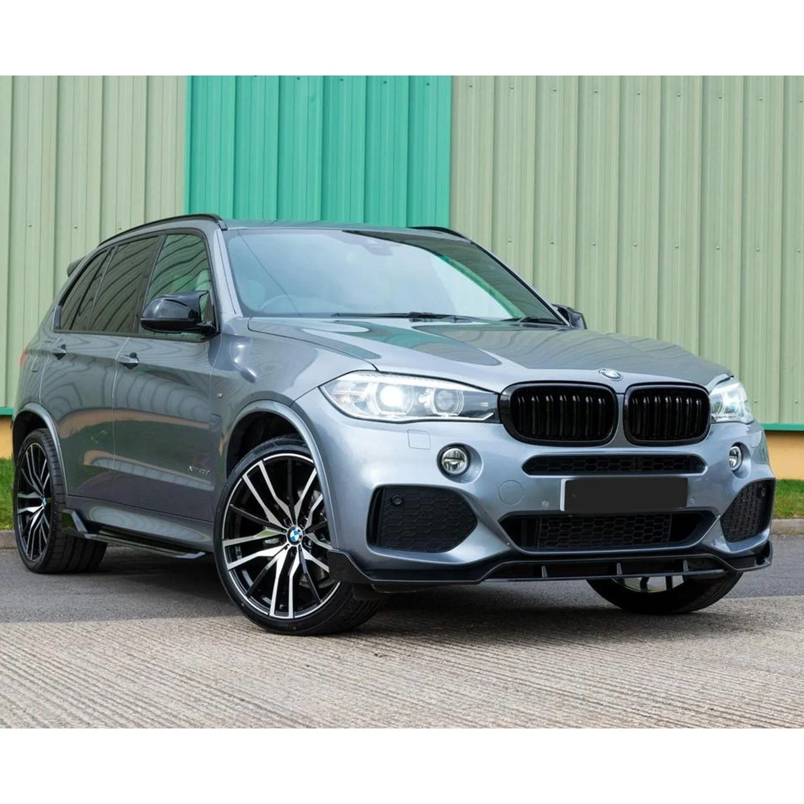 bmw-x5-f15-full-body-kit-black-knight-gloss-7.webp