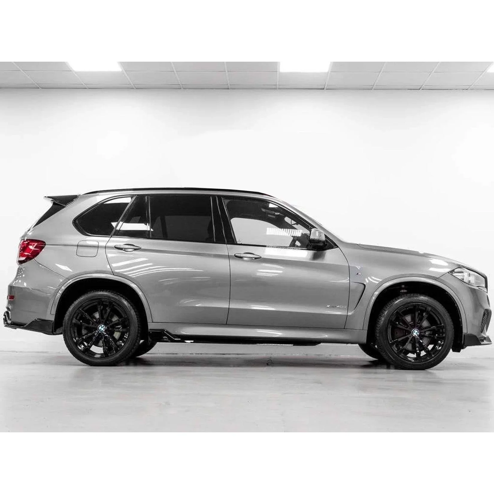 bmw-x5-f15-full-body-kit-black-knight-gloss-9.webp
