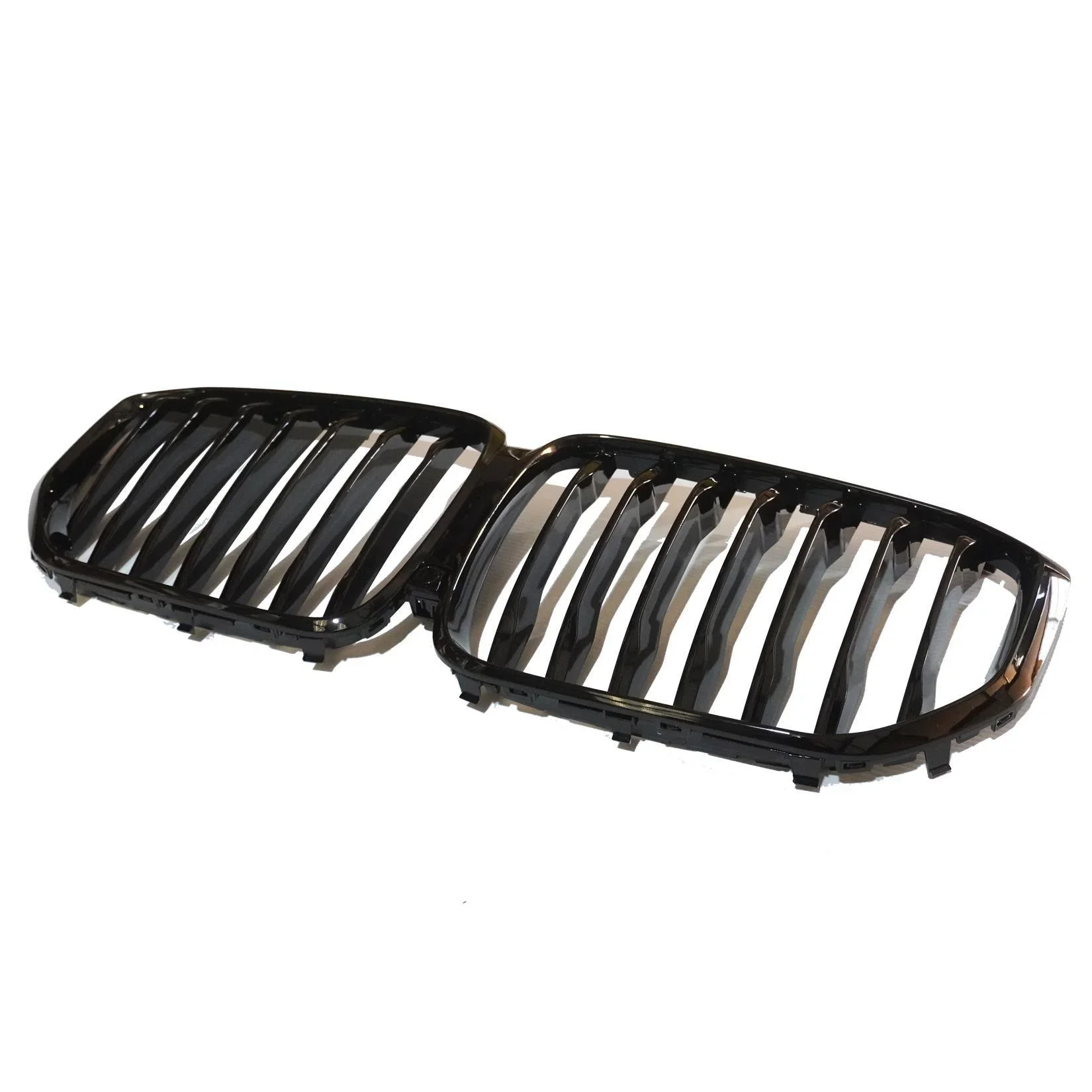 bmw-x5-g05-front-grille-m-performance-gloss-black-1.webp