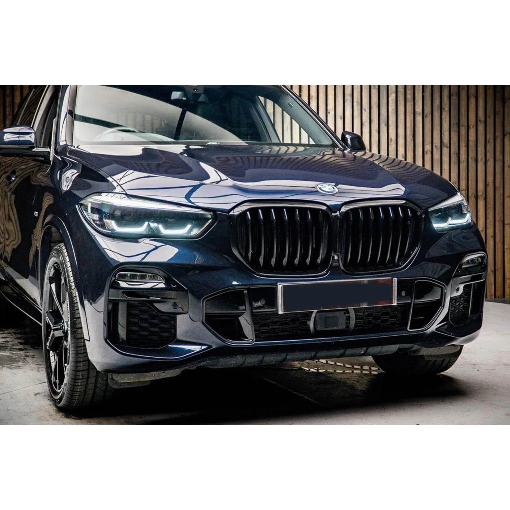 bmw-x5-g05-front-grille-m-performance-gloss-black-2.webp