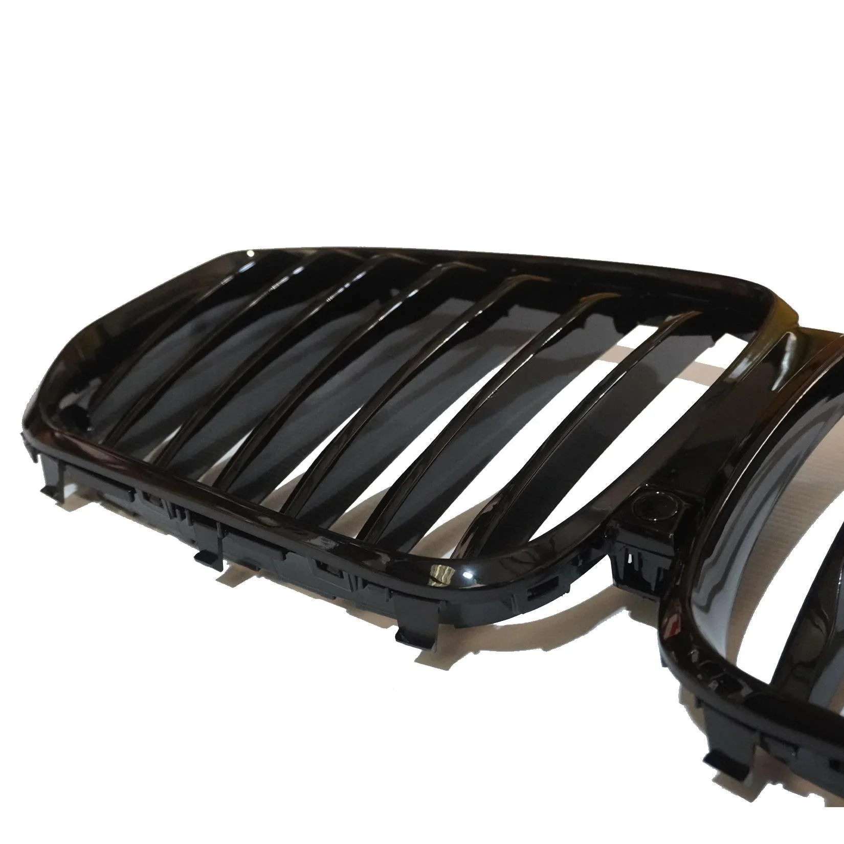 bmw-x5-g05-front-grille-m-performance-gloss-black-3.webp