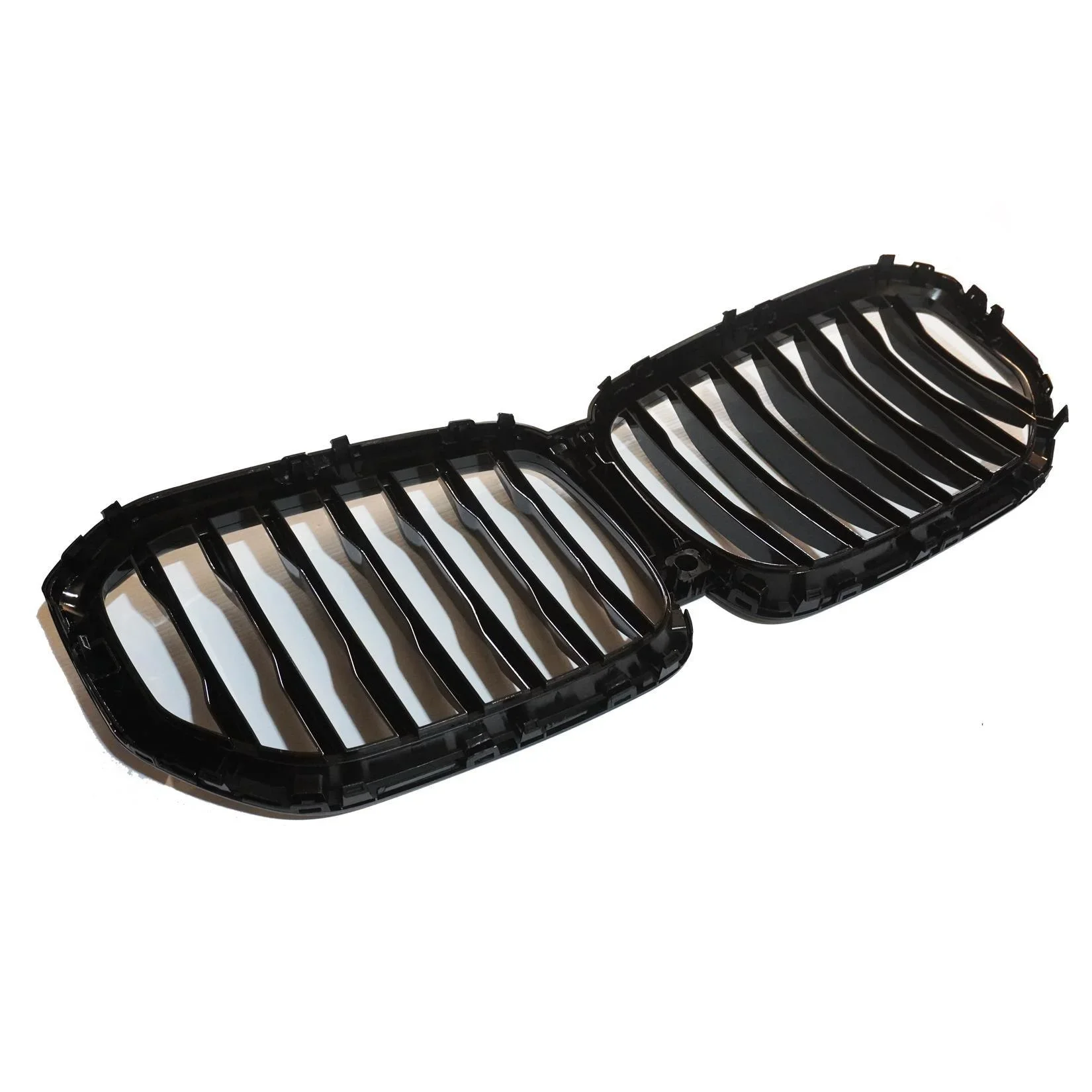 bmw-x5-g05-front-grille-m-performance-gloss-black-4.webp