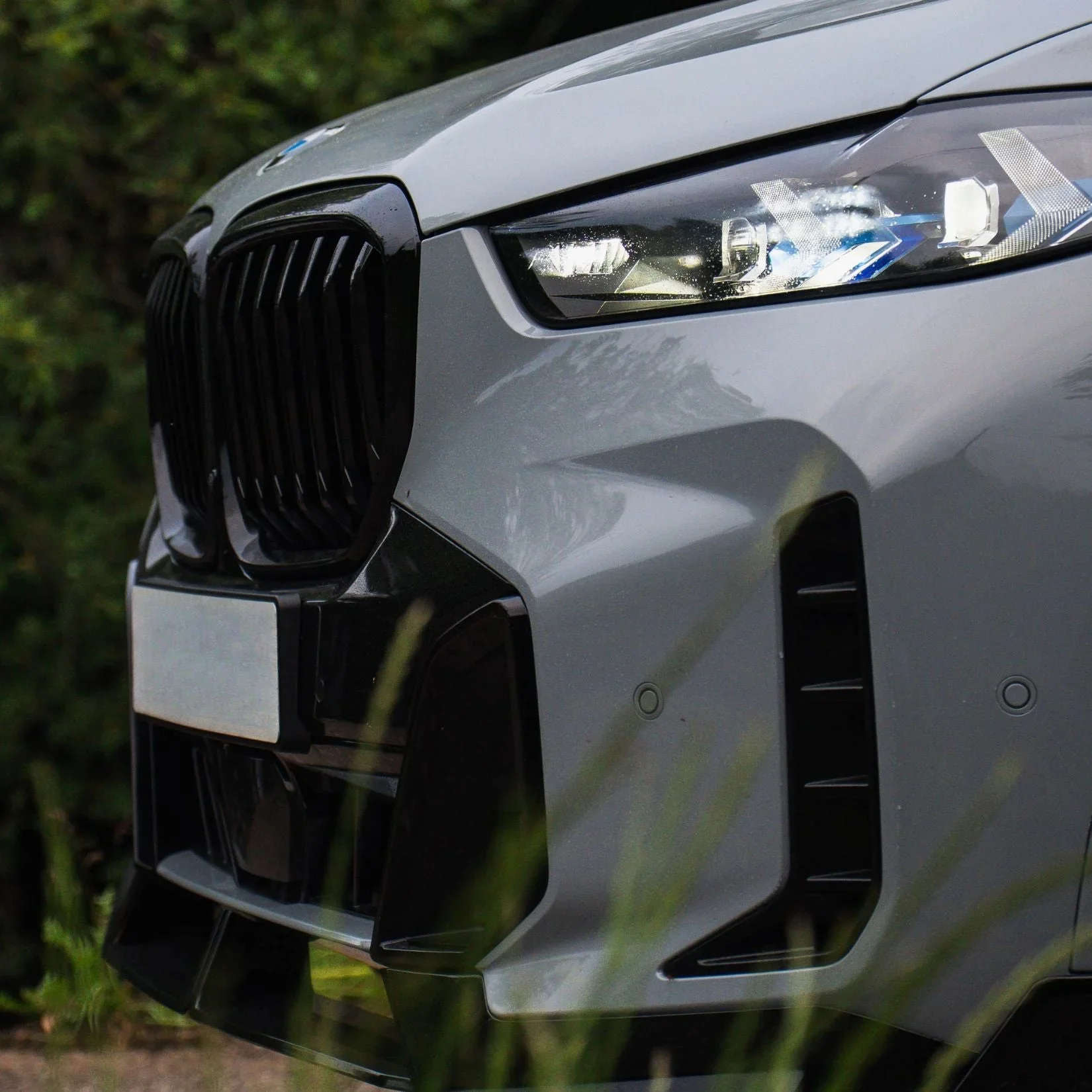 bmw-x5-g05-front-grille-single-slat-gloss-black-2.webp