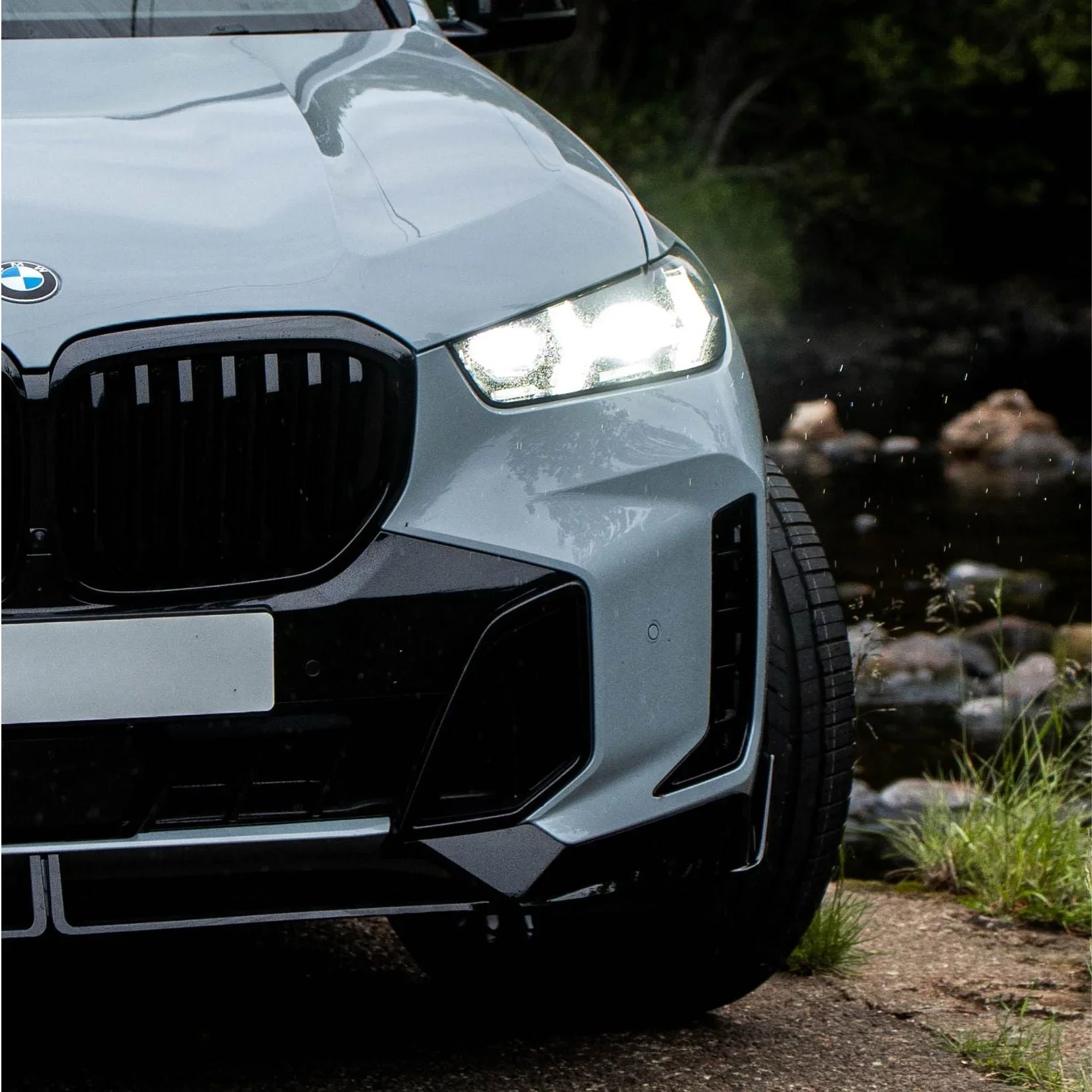 bmw-x5-g05-front-grille-single-slat-gloss-black-3.webp