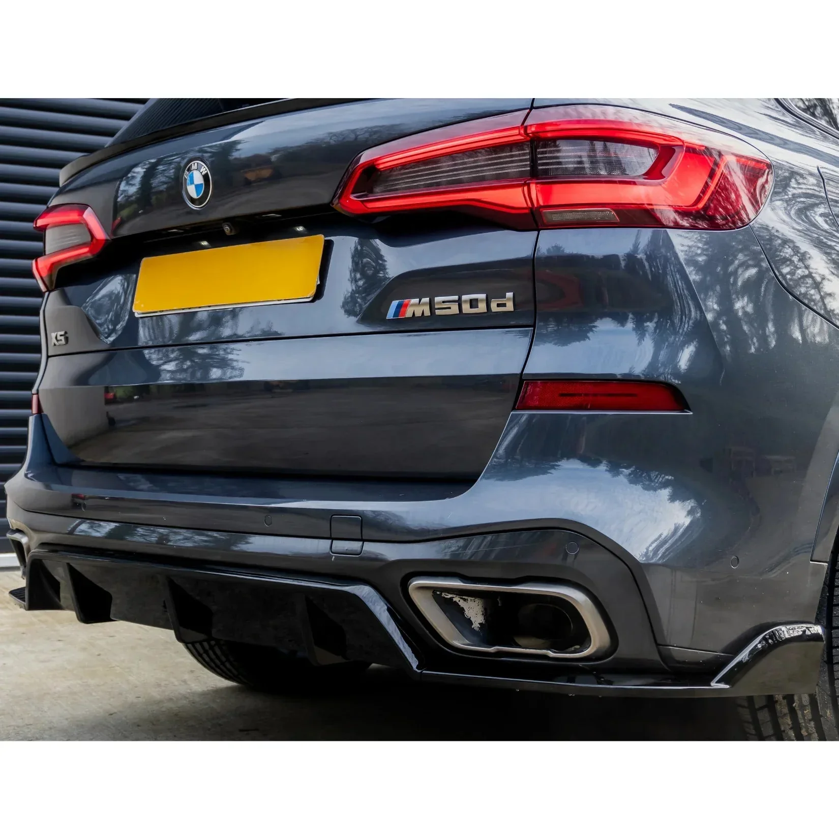 bmw-x5-g05-rear-diffuser-black-knight-gloss-1.webp
