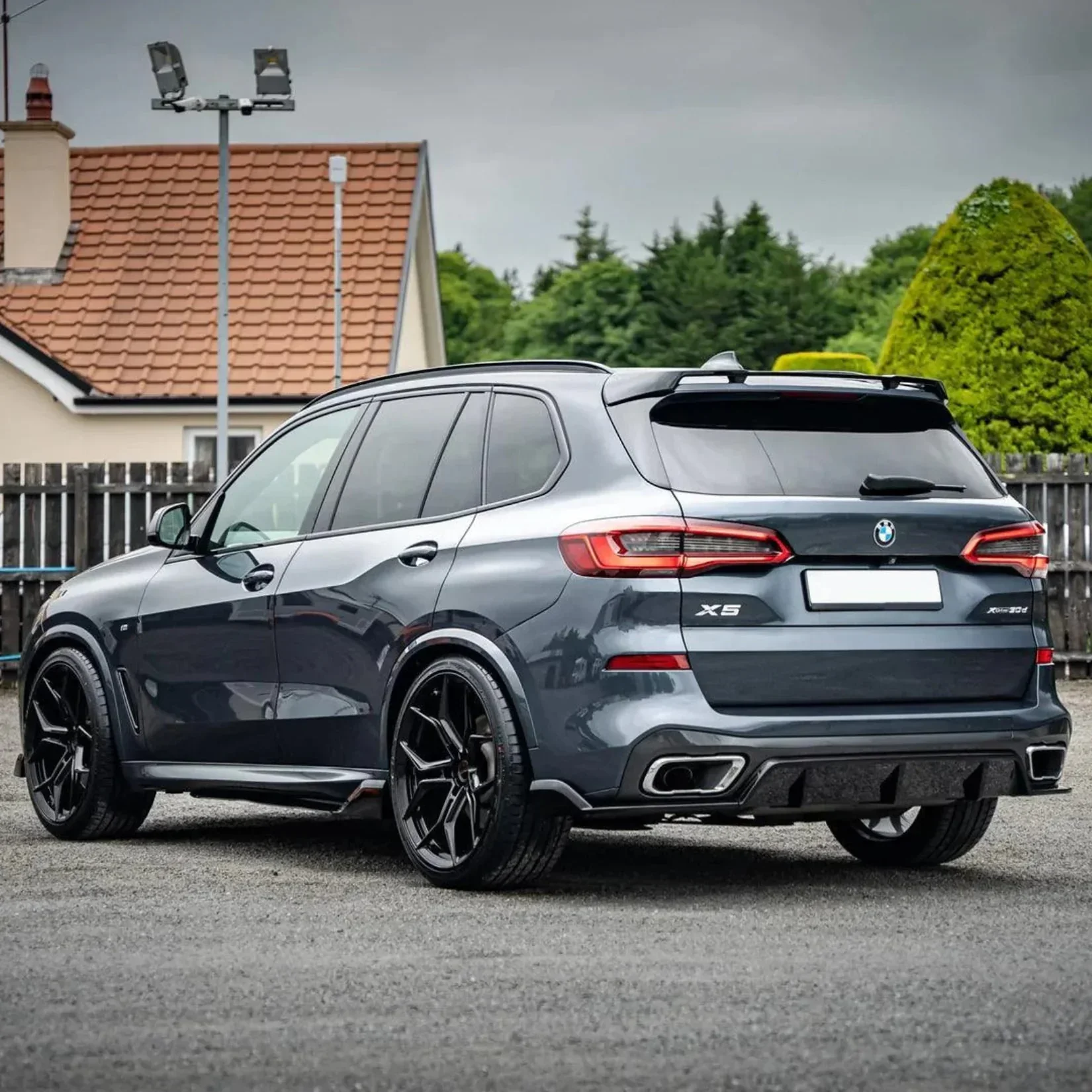 bmw-x5-g05-rear-diffuser-black-knight-gloss-3.webp