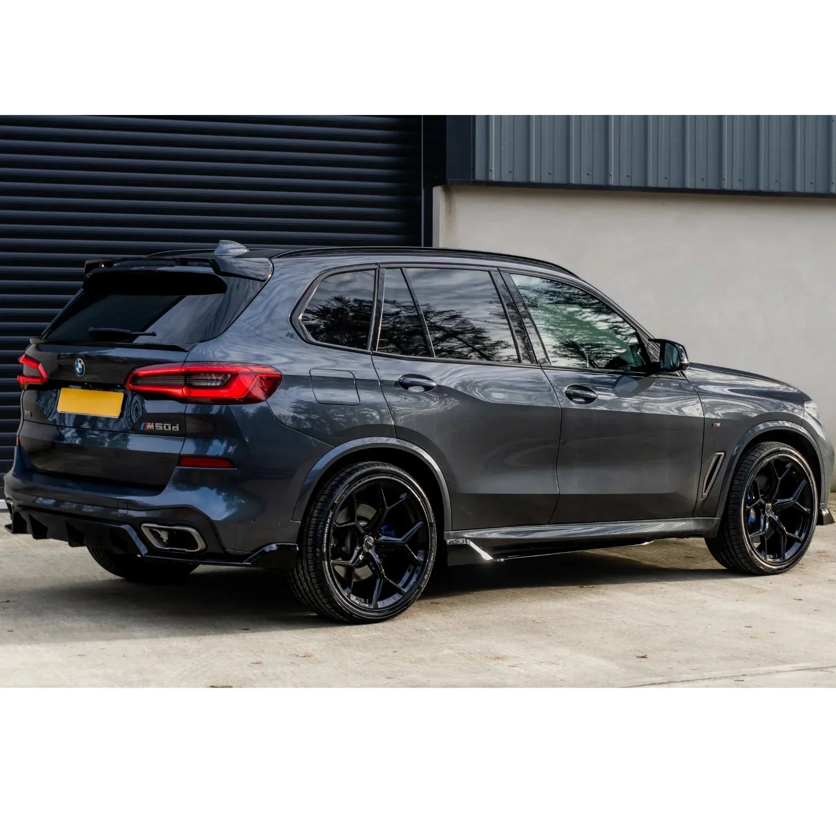bmw-x5-g05-rear-diffuser-black-knight-gloss-5.webp