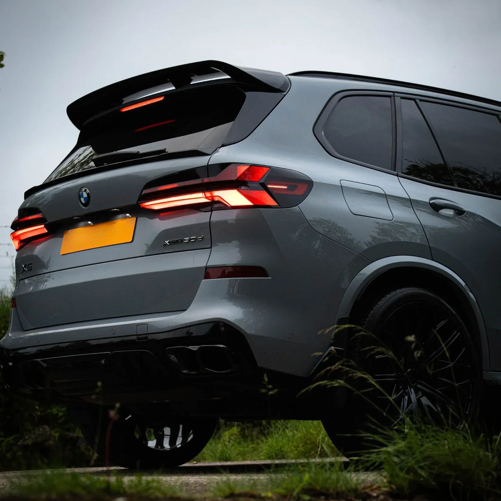 bmw-x5-g05-rear-diffuser-gloss-black-1.webp