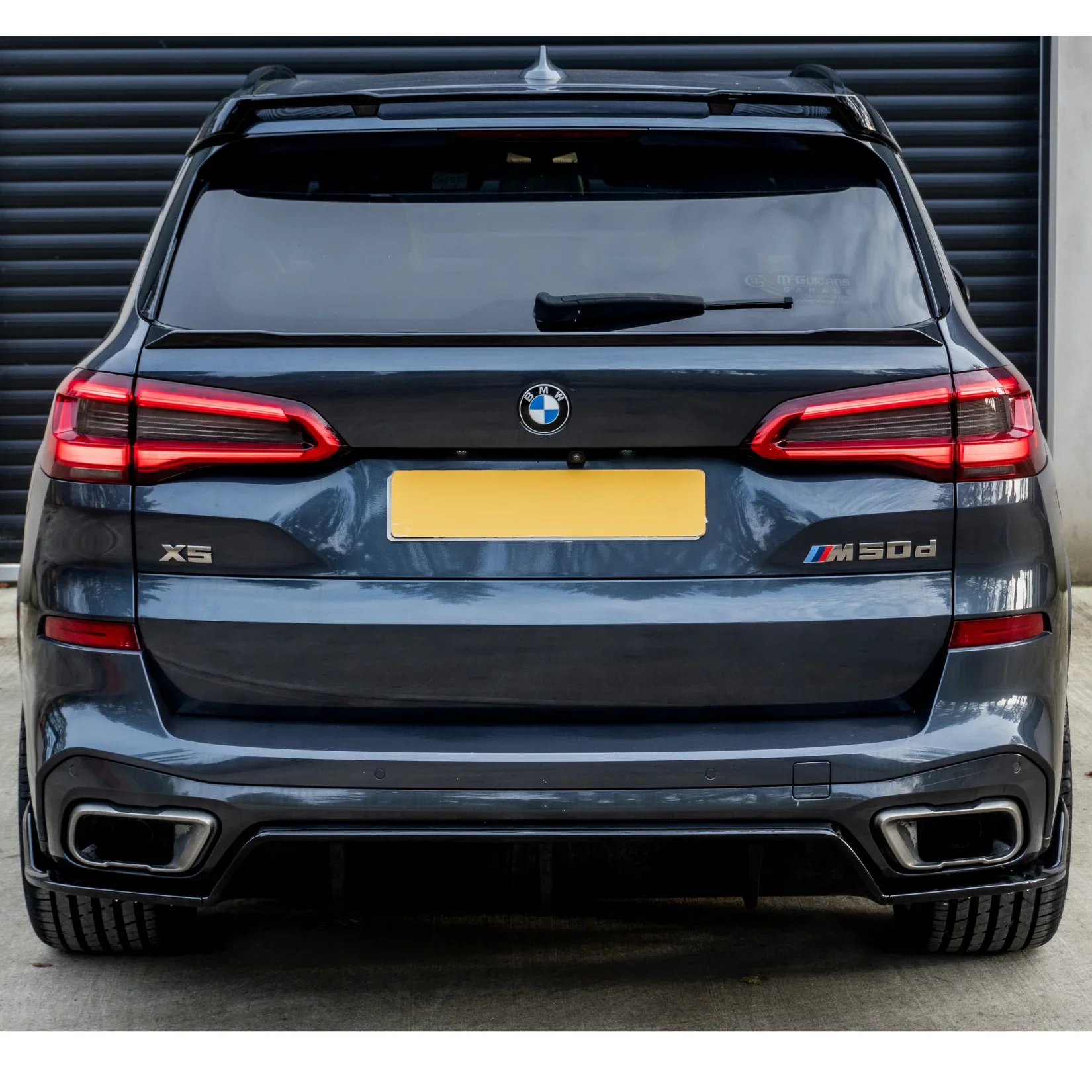 bmw-x5-g05-rear-spoiler-black-knight-gloss-4.webp