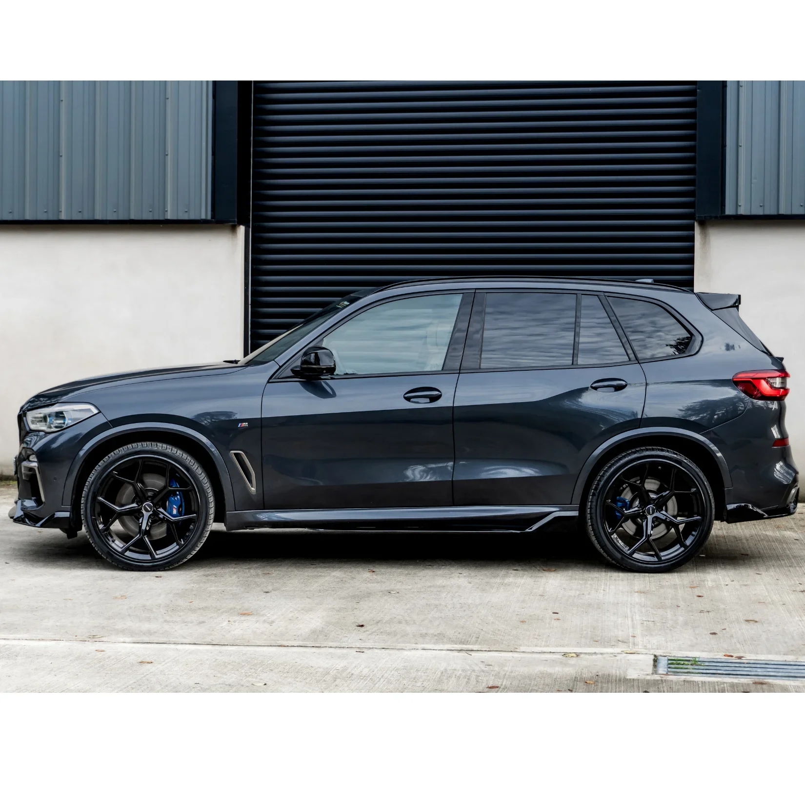 bmw-x5-g05-side-skirts-black-knight-gloss-4.webp