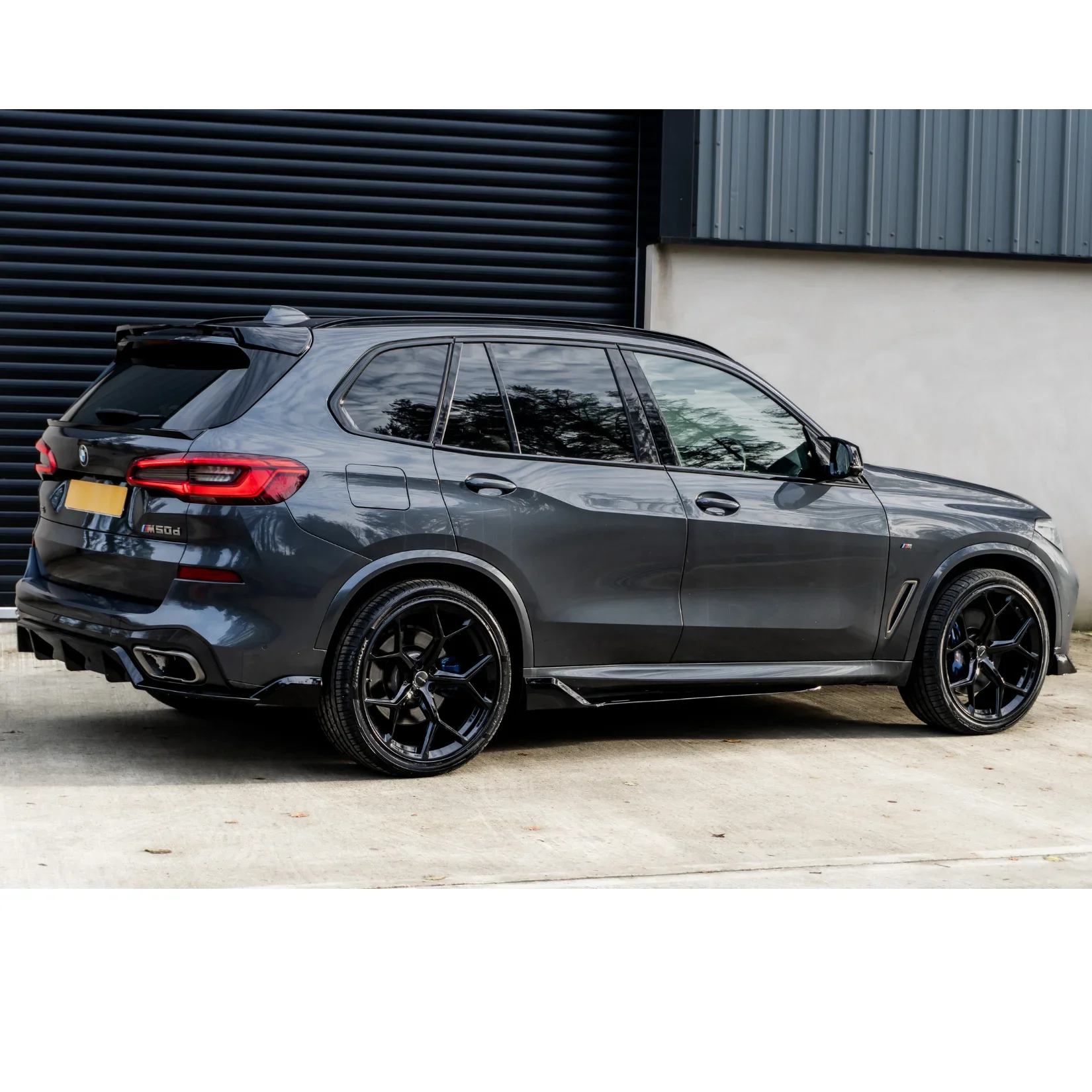 bmw-x5-g05-side-skirts-black-knight-gloss-5.webp