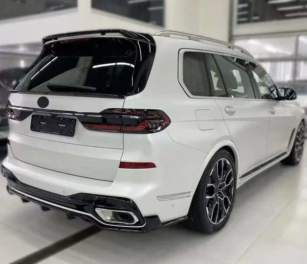 bmw-x7-g07-full-body-kit-gloss-black-17.webp