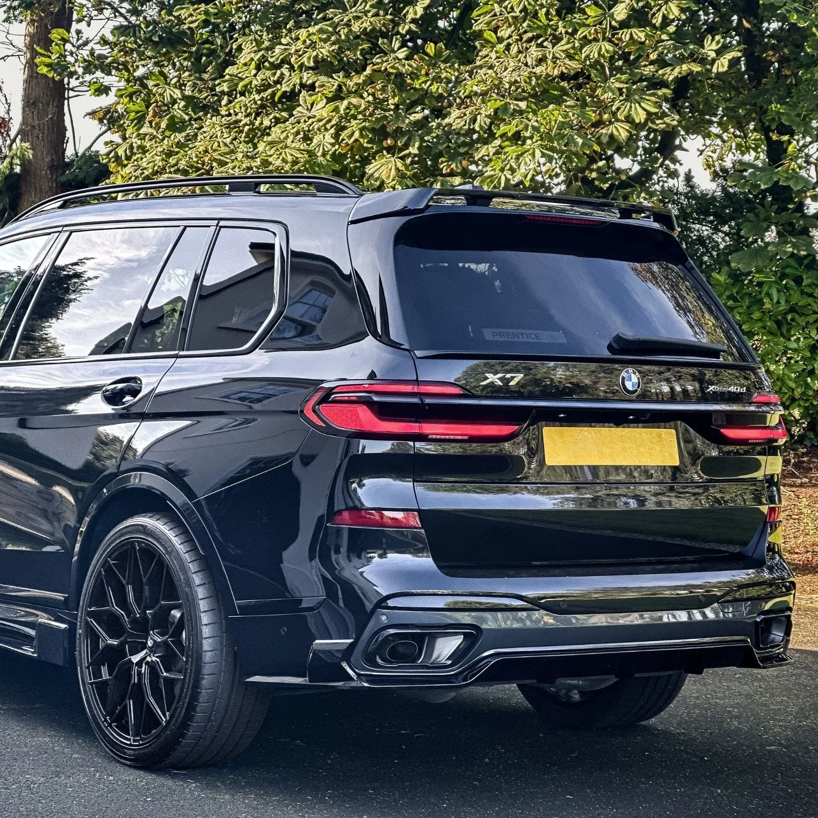 bmw-x7-g07-full-body-kit-gloss-black-4.webp