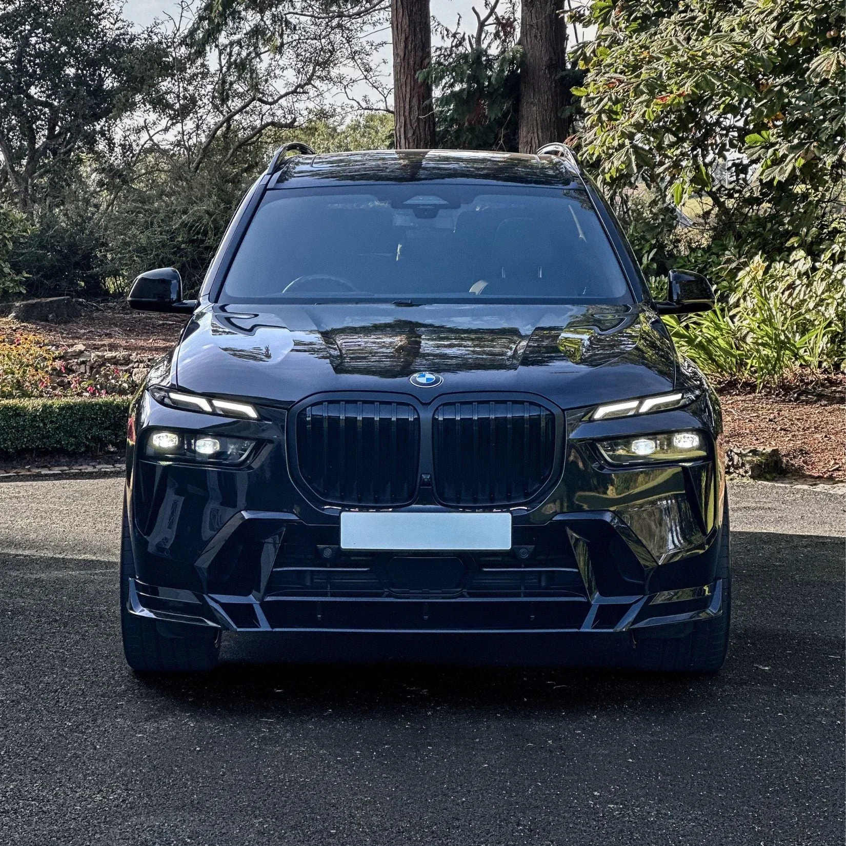 bmw-x7-g07-full-body-kit-gloss-black-5.webp
