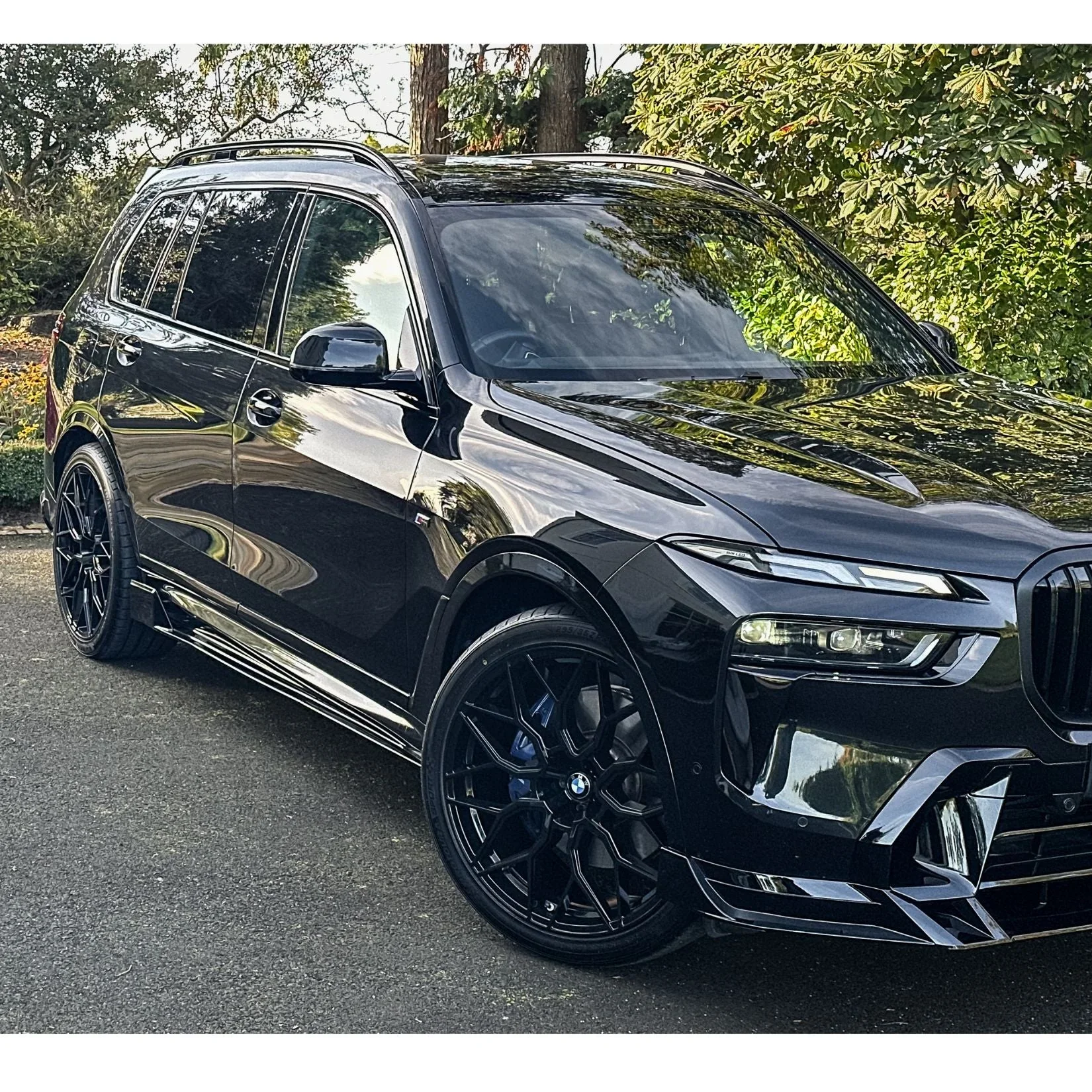 bmw-x7-g07-full-body-kit-gloss-black-6.webp