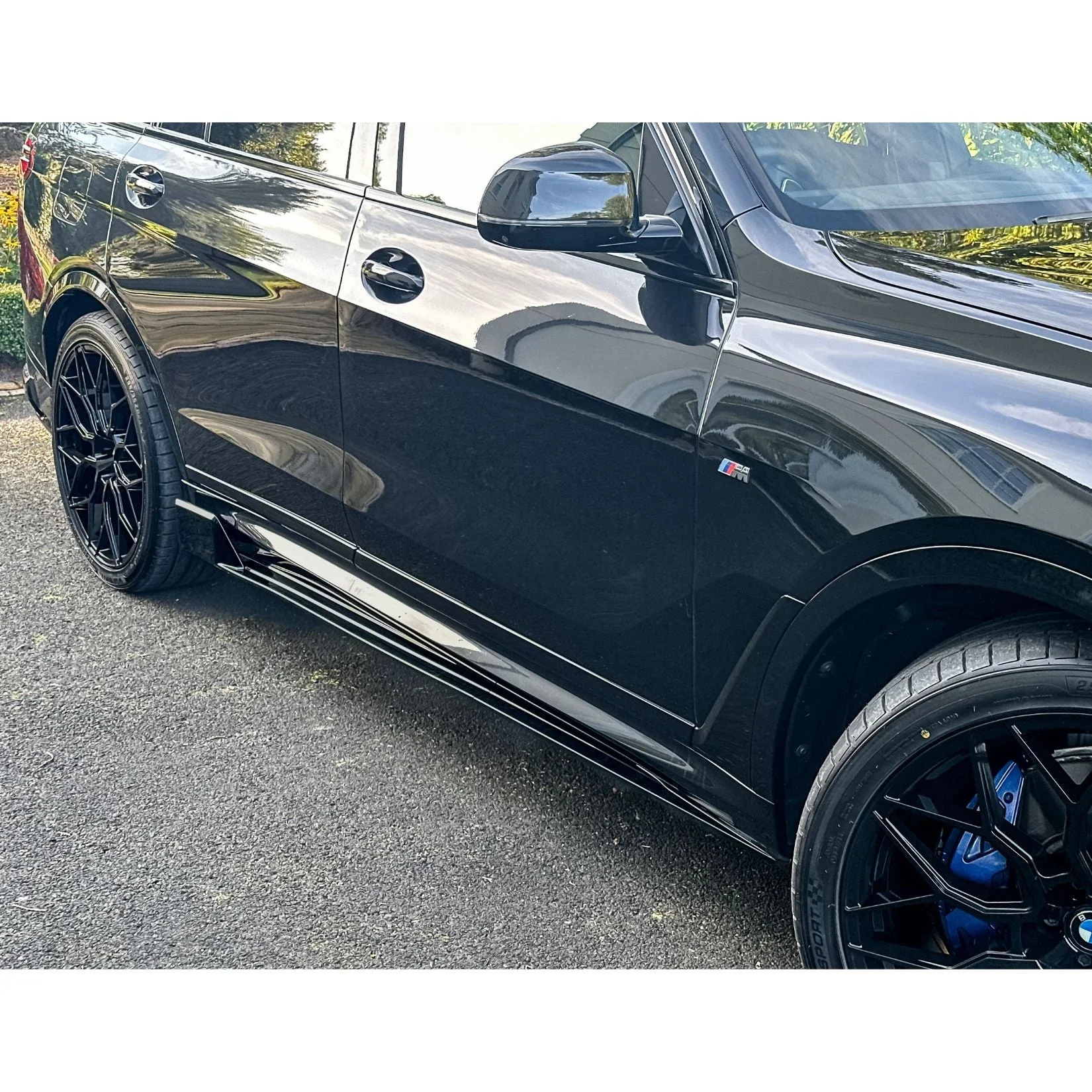 bmw-x7-g07-full-body-kit-gloss-black-7.webp