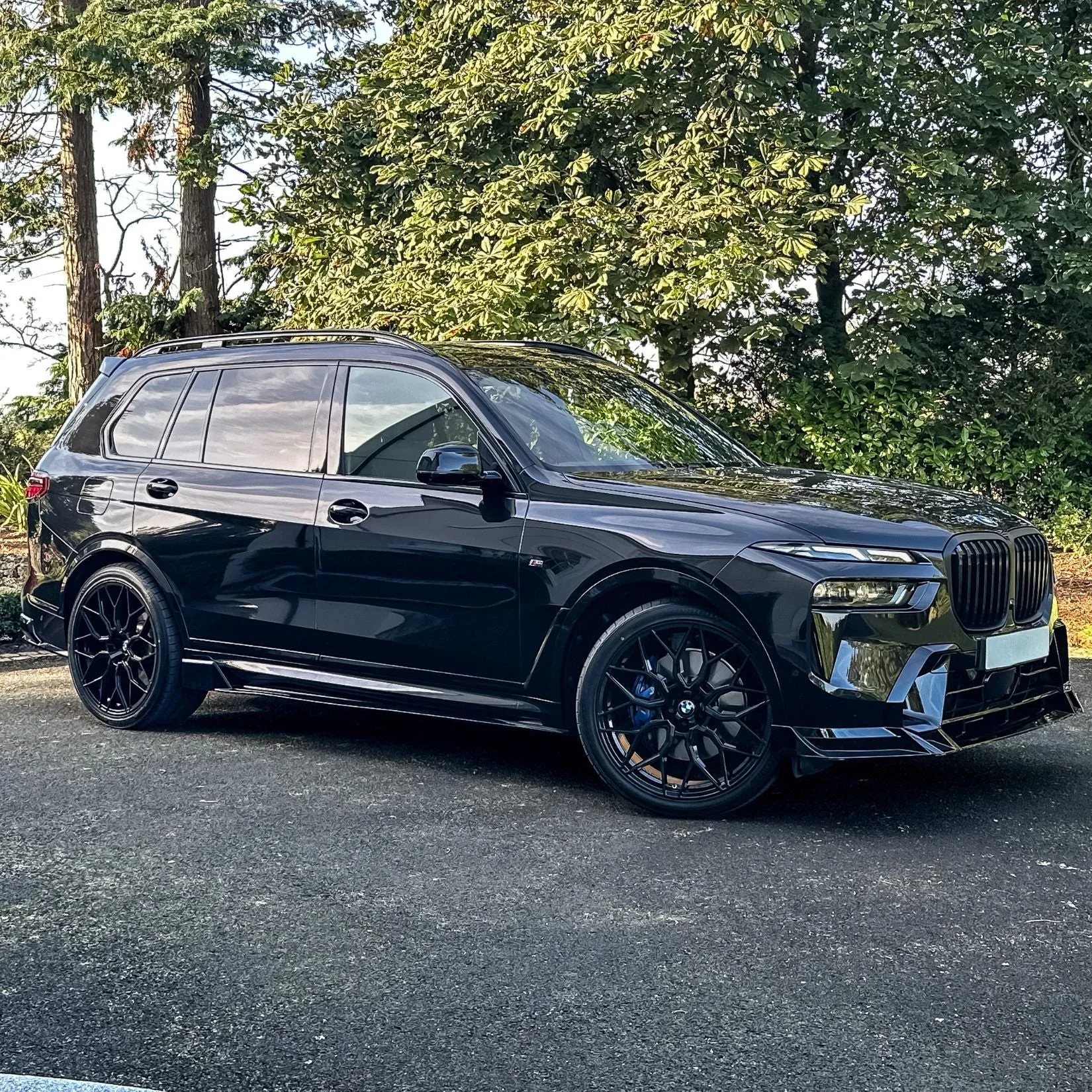 bmw-x7-g07-full-body-kit-gloss-black-8.webp