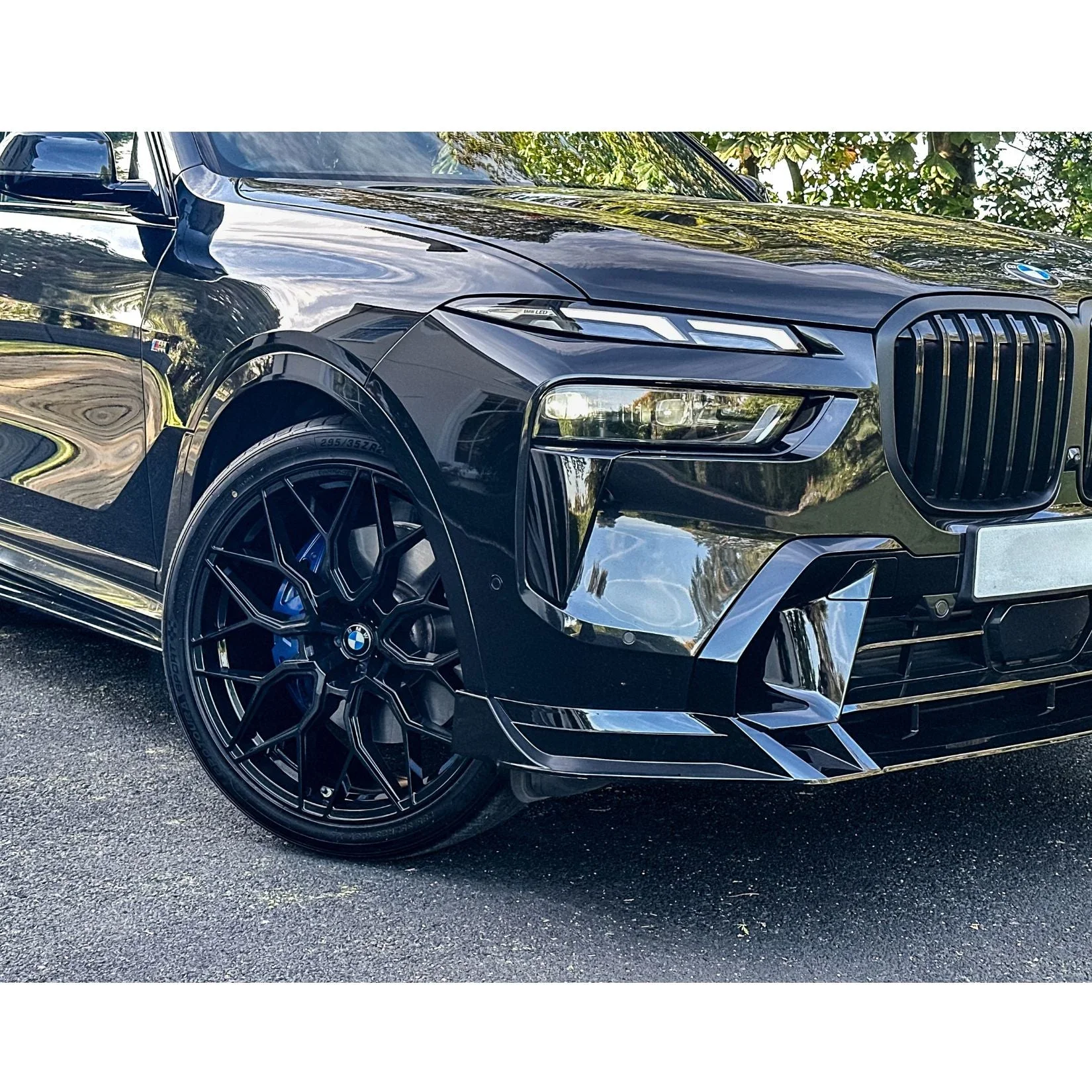 bmw-x7-g07-full-body-kit-gloss-black-9.webp
