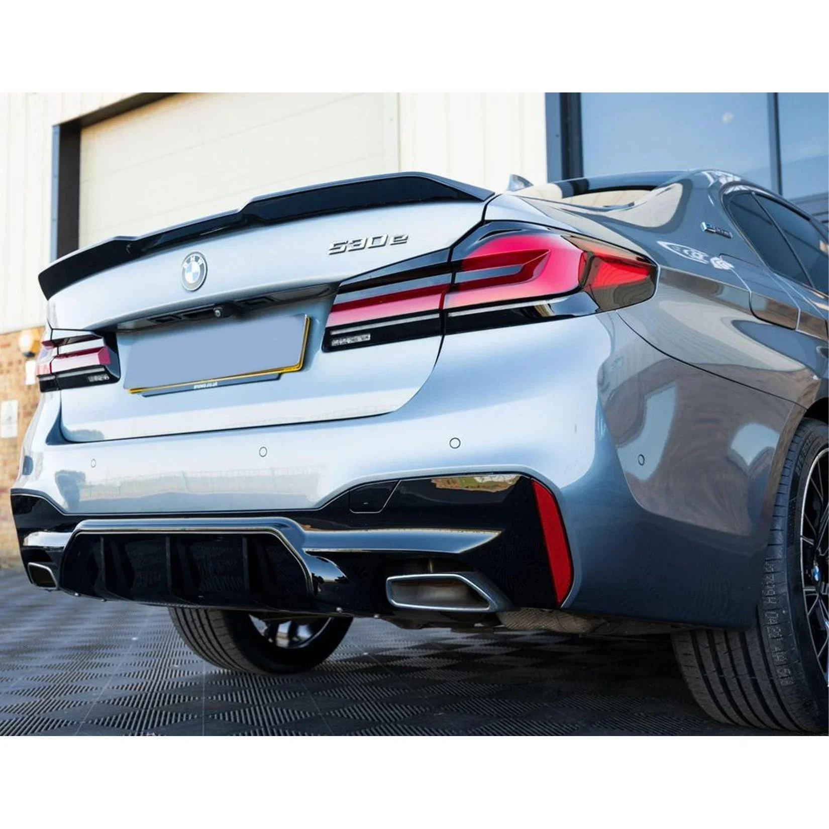 bmw-5-series-g30-rear-spoiler-cs-style-gloss-black-9.webp