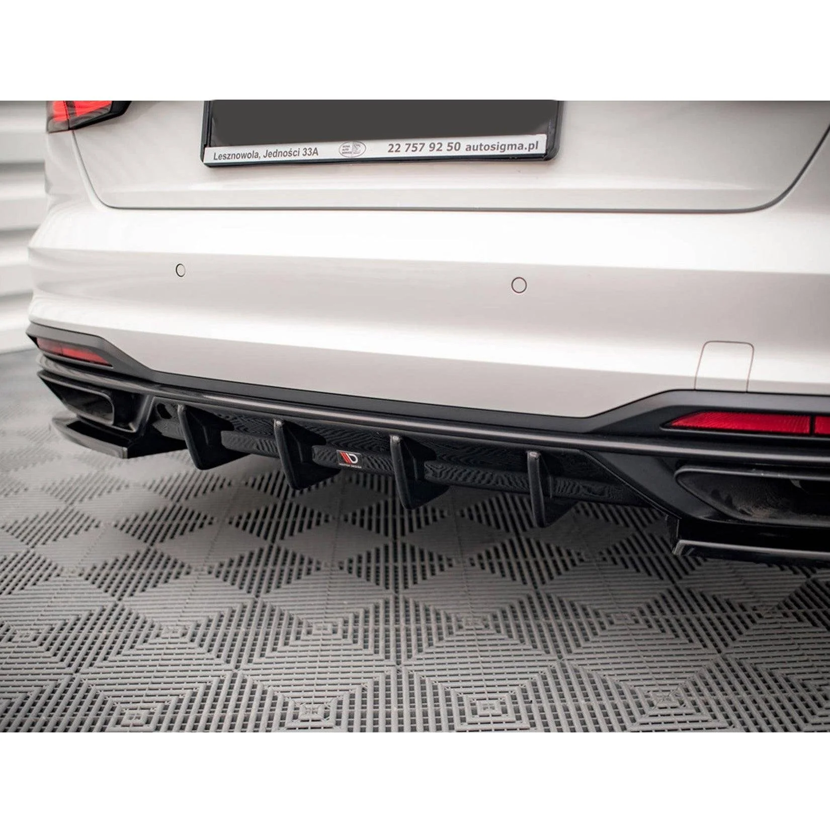 gloss-black-rear-diffuser-for-audi-a4-b9-2019-2024-4.jpg