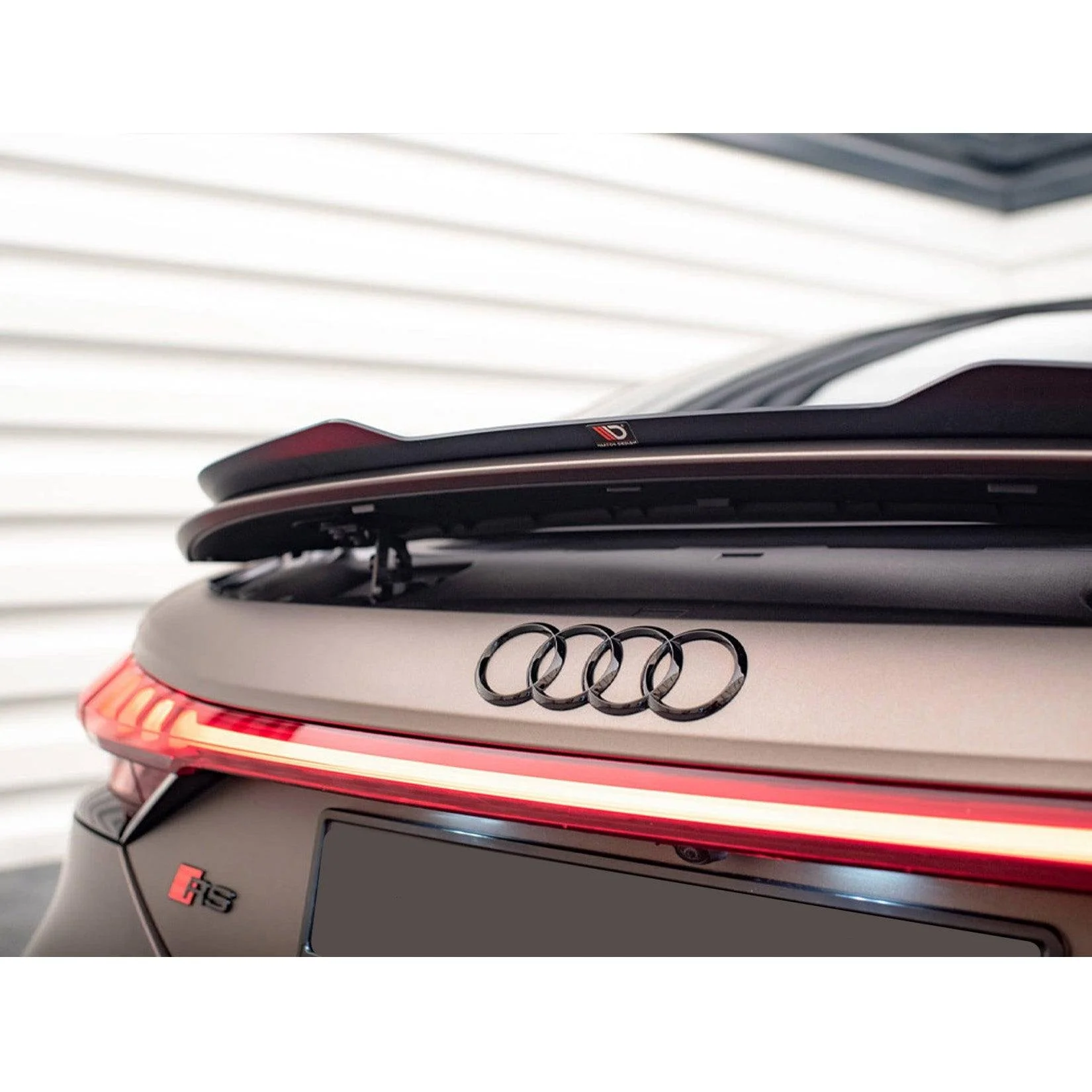 gloss-black-rs4-look-rear-spoiler-for-audi-a4-b9-avant-2017-2019-3.jpg