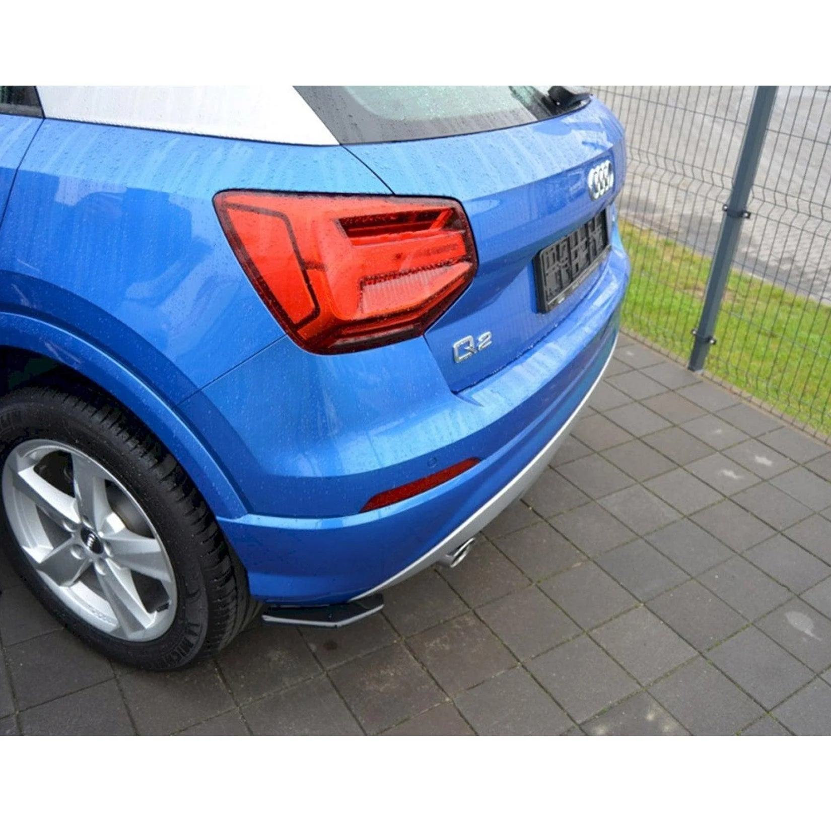 maxton-gloss-black-rear-spats-for-audi-q2-mk1-2016-sport-2.jpg